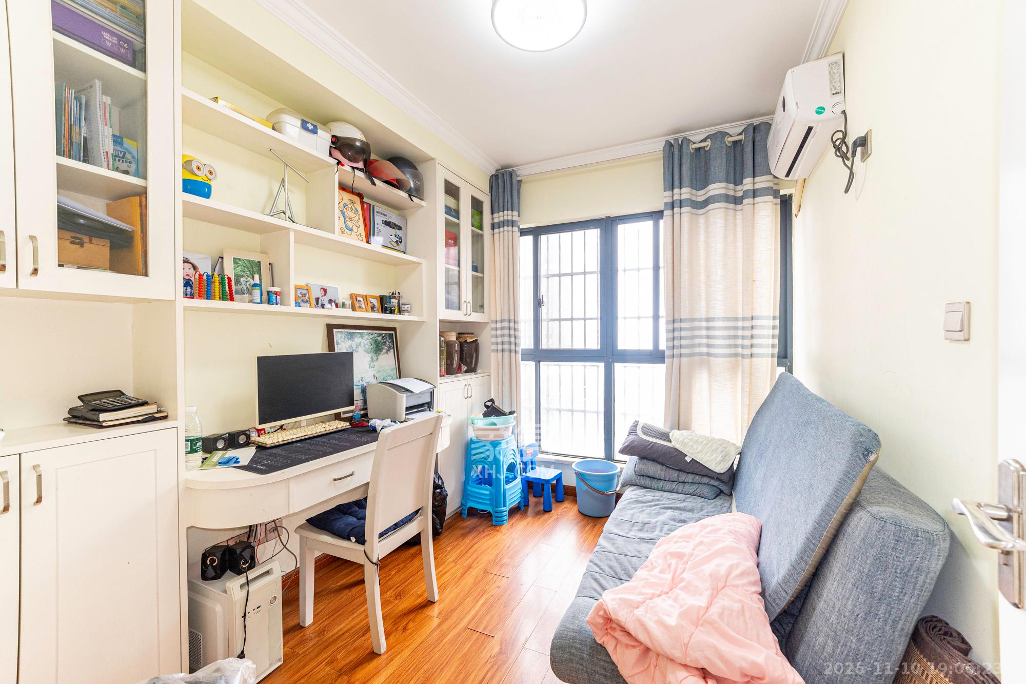 山水湾 4室2厅2卫 89.0万 山水湾 4室2厅2卫 89.0万卧室