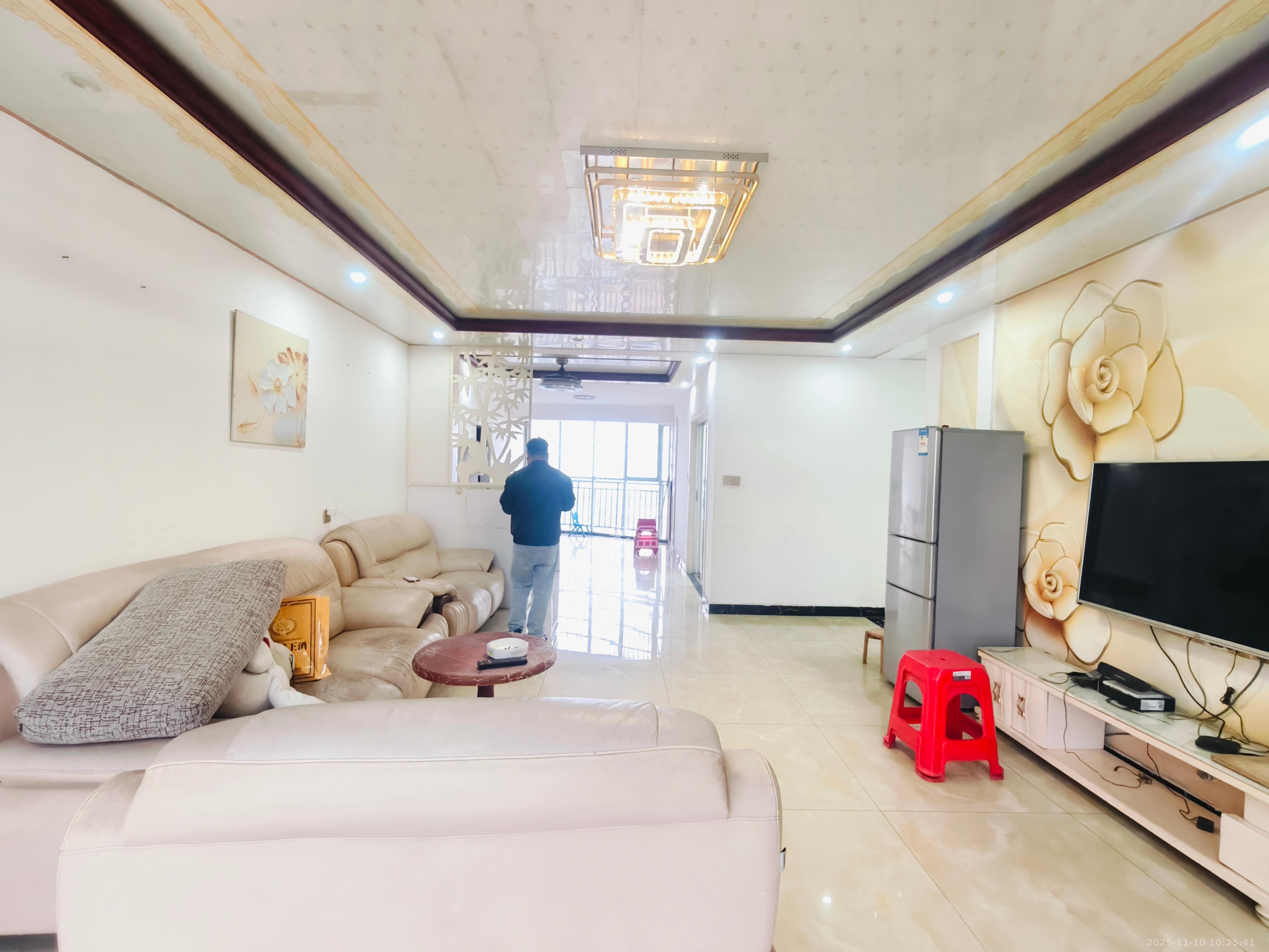 幸福洋房  4室2厅2卫    2200.0元/月