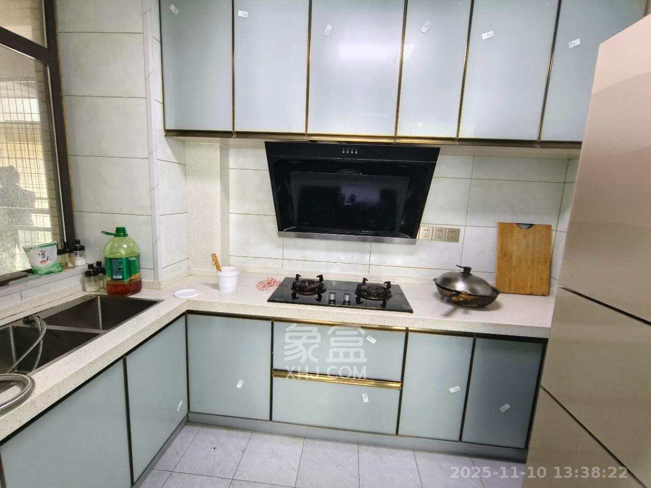 乾源国际  3室2厅2卫    2000.0元/月室内图