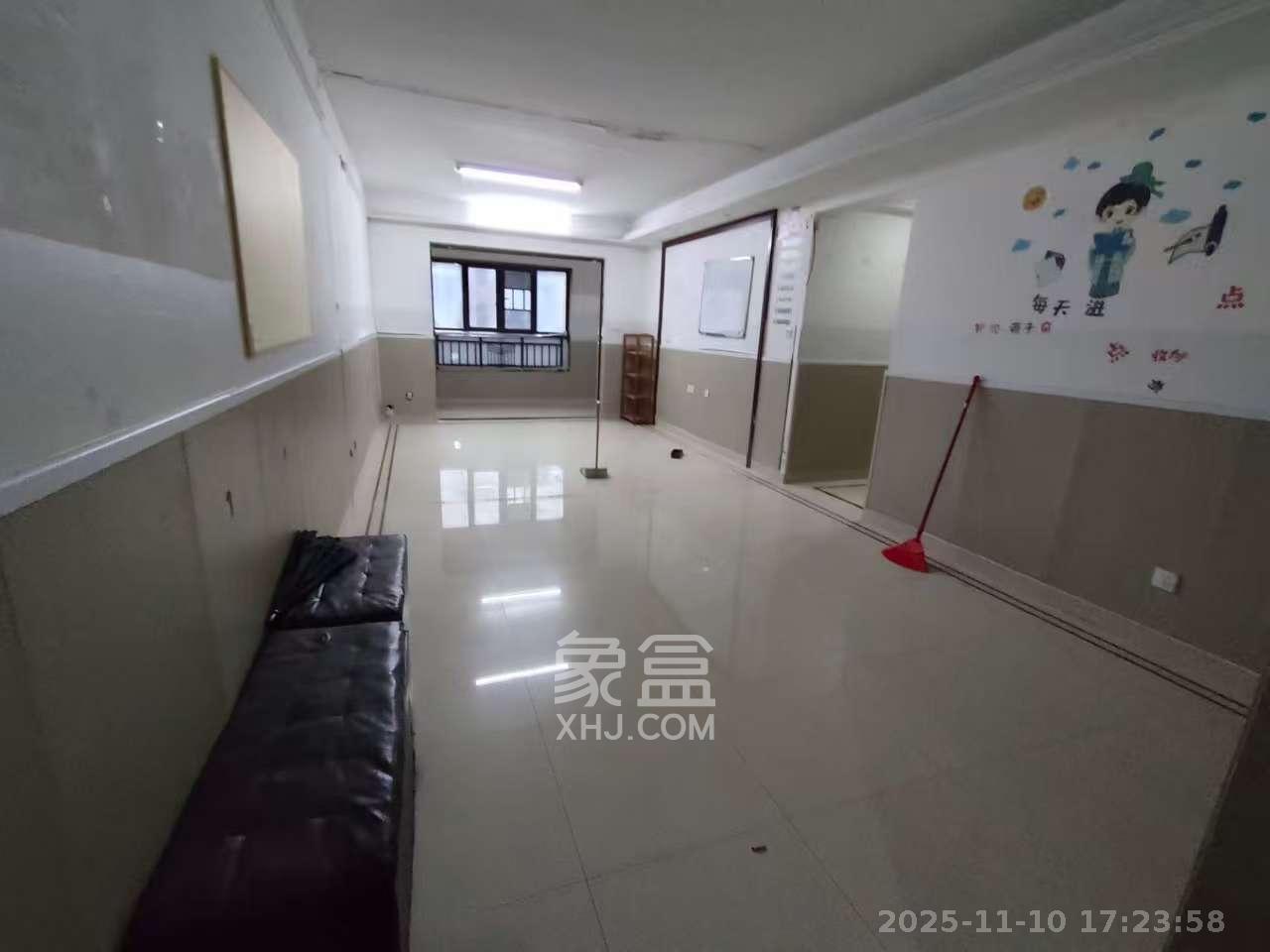 中海国际三期 3室2厅2卫 2600.0元/月 中海国际三期 3室2厅2卫 2600.0元/月室内图