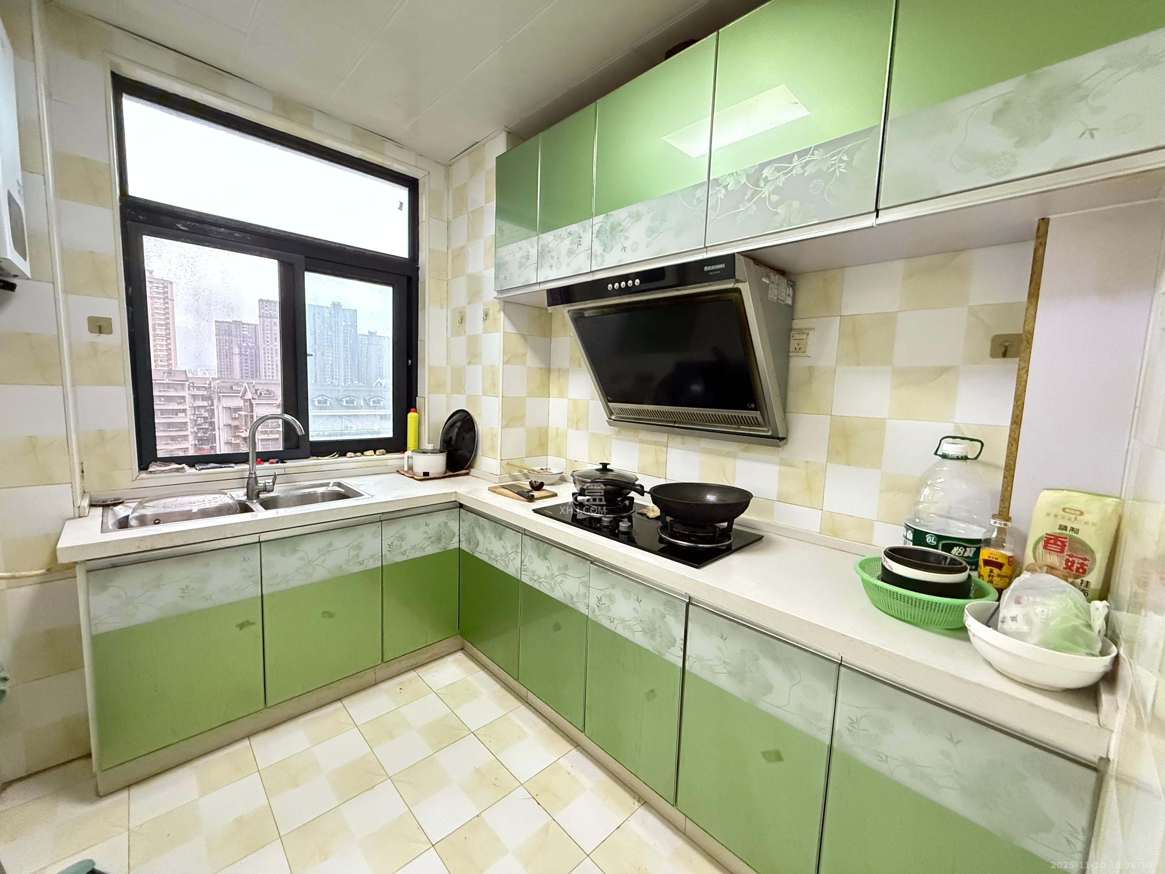 高鑫麓城 3室2厅2卫 2500.0元/月 高鑫麓城 3室2厅2卫 2500.0元/月室内图