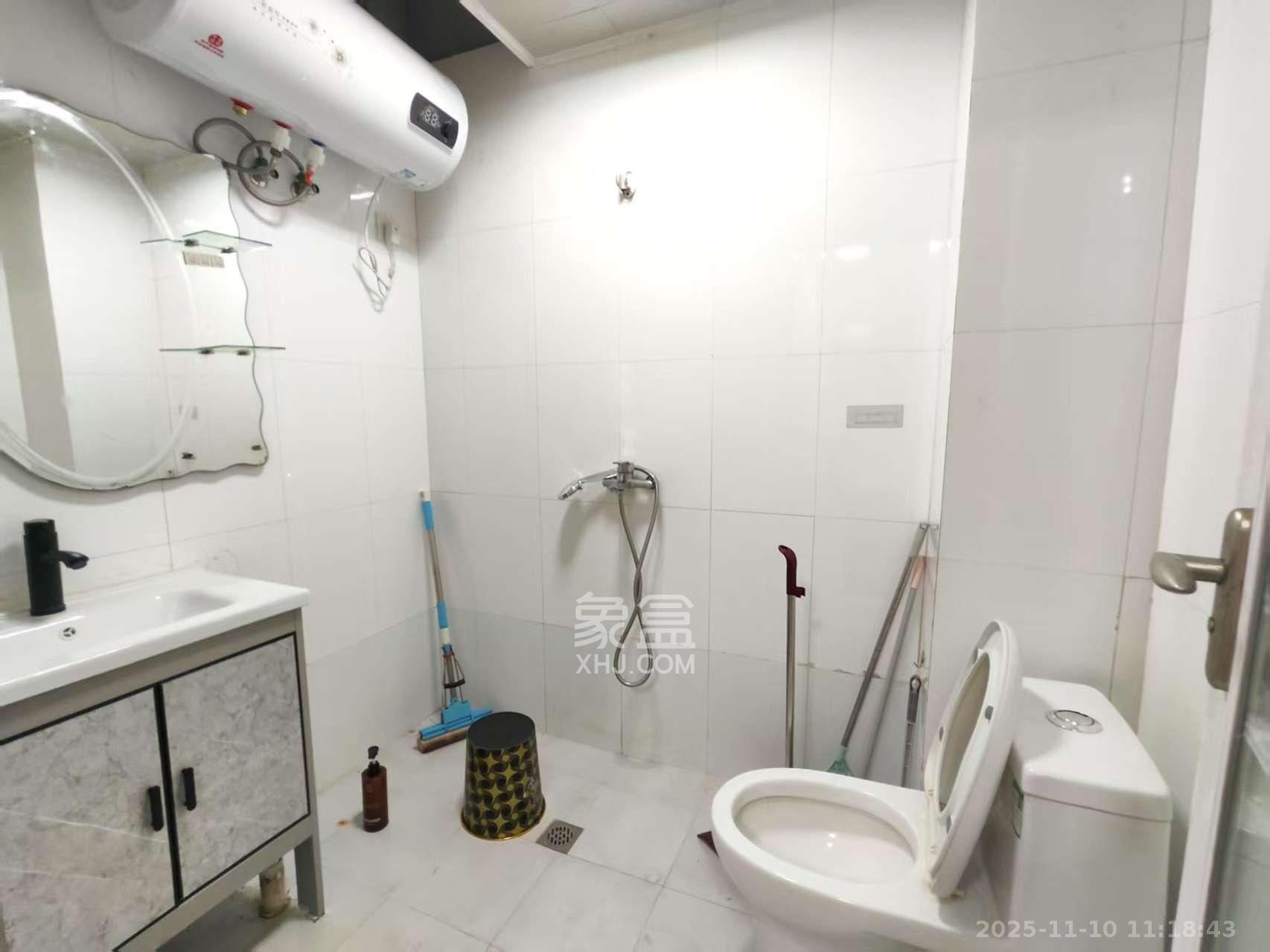 QQ生活馆  1室1厅1卫    1300.0元/月室内图