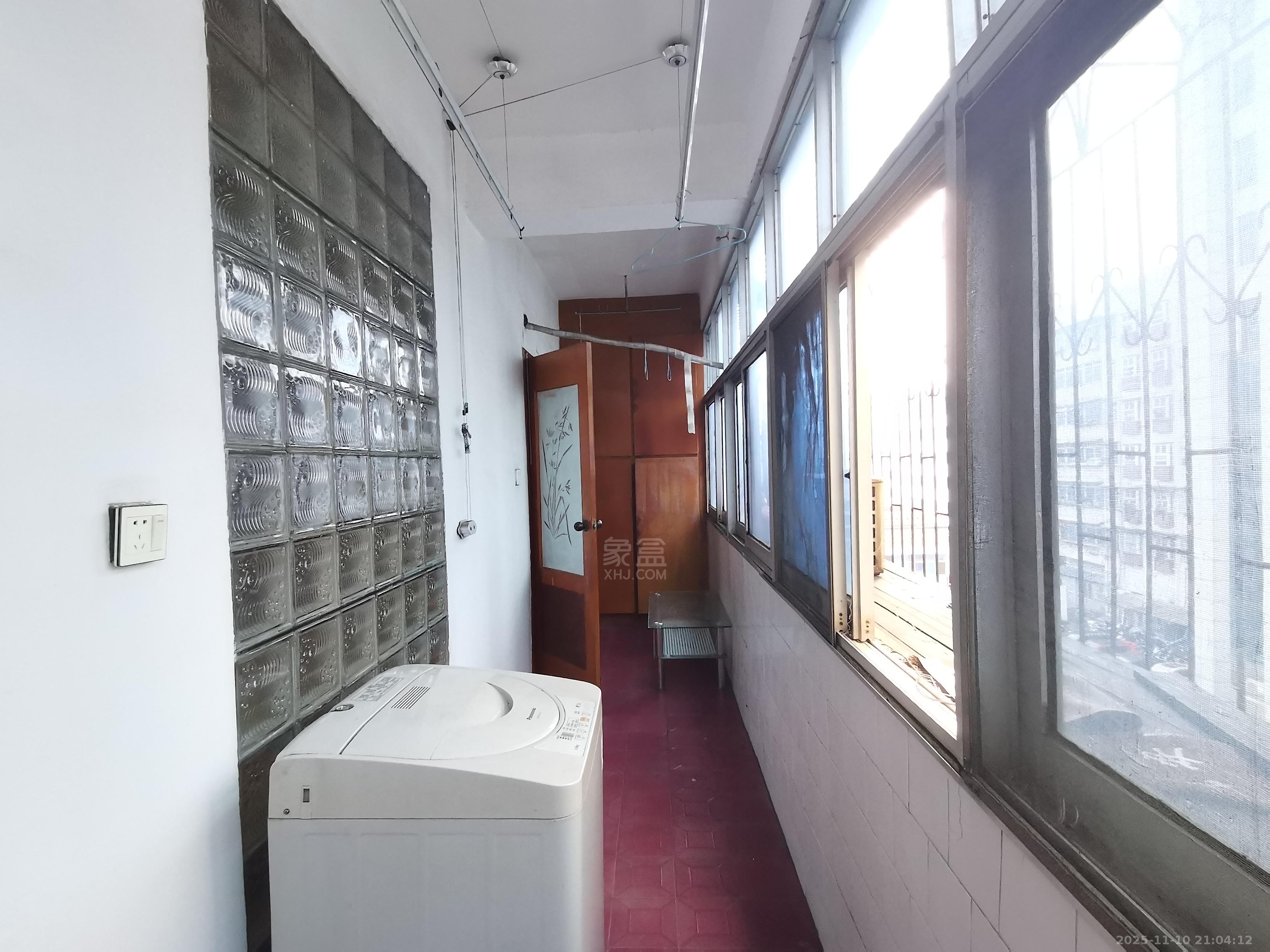 钻石花园  3室2厅1卫    1100.0元/月室内图