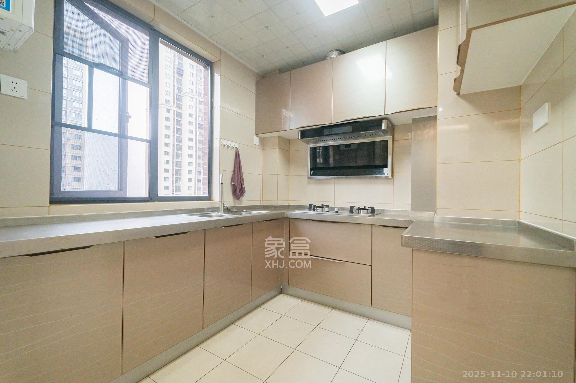 深业喜汇 5室2厅2卫 116.6万 深业喜汇 5室2厅2卫 116.6万厨房