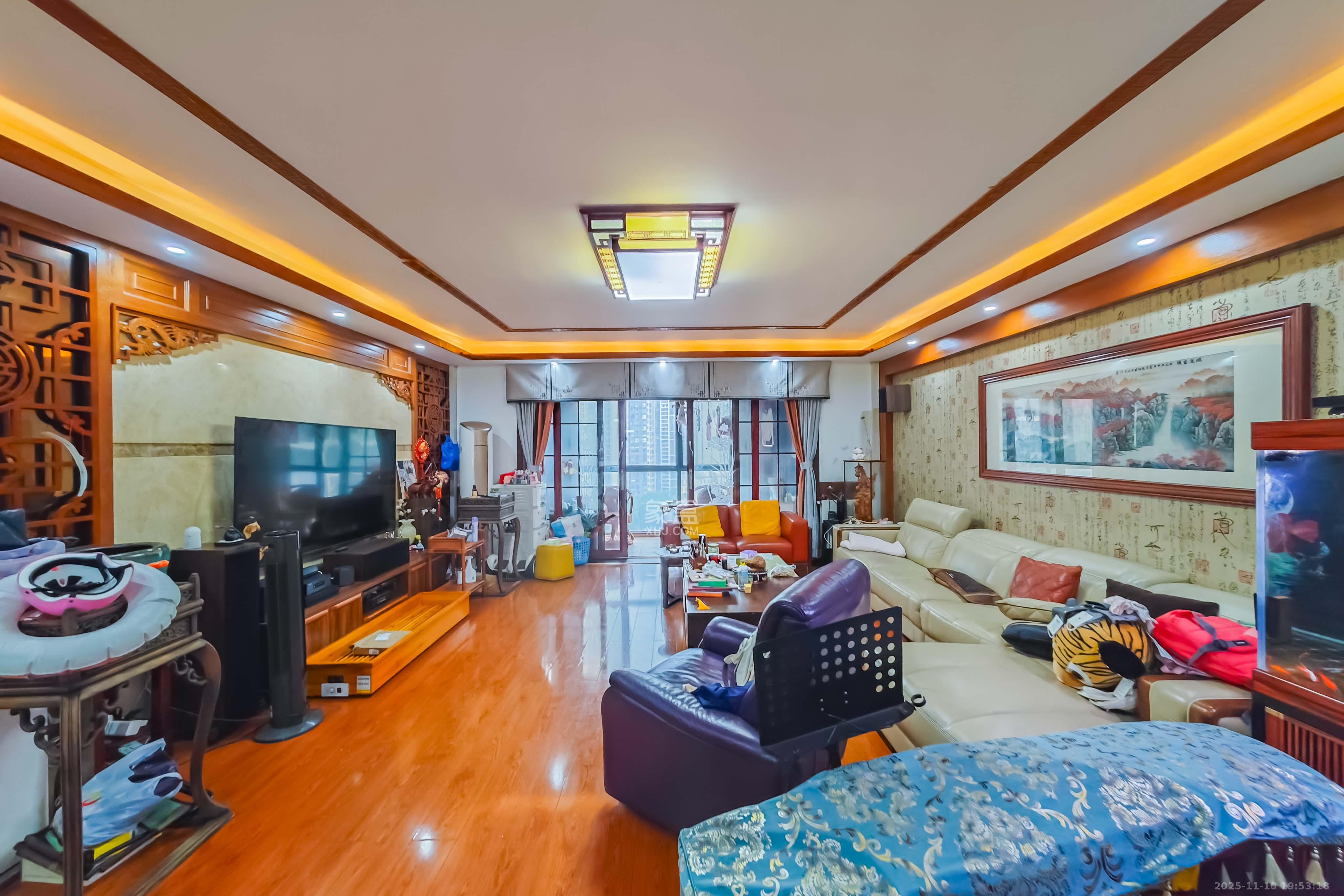 融科东南海 6室2厅2卫 288.0万 融科东南海 6室2厅2卫 288.0万客厅