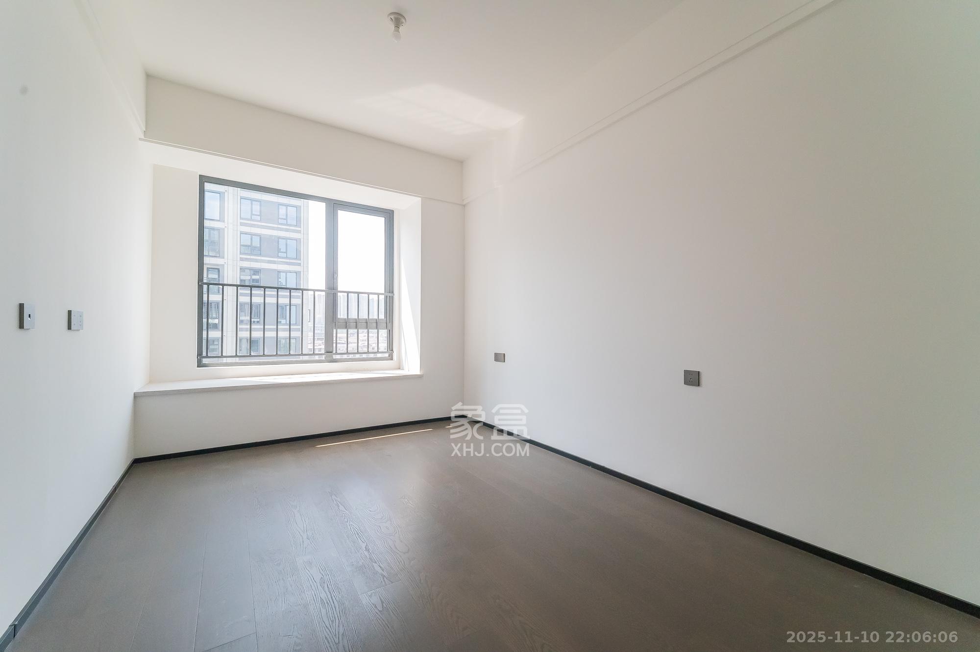 万科松湖天地  1室0厅0卫    420.0万卧室