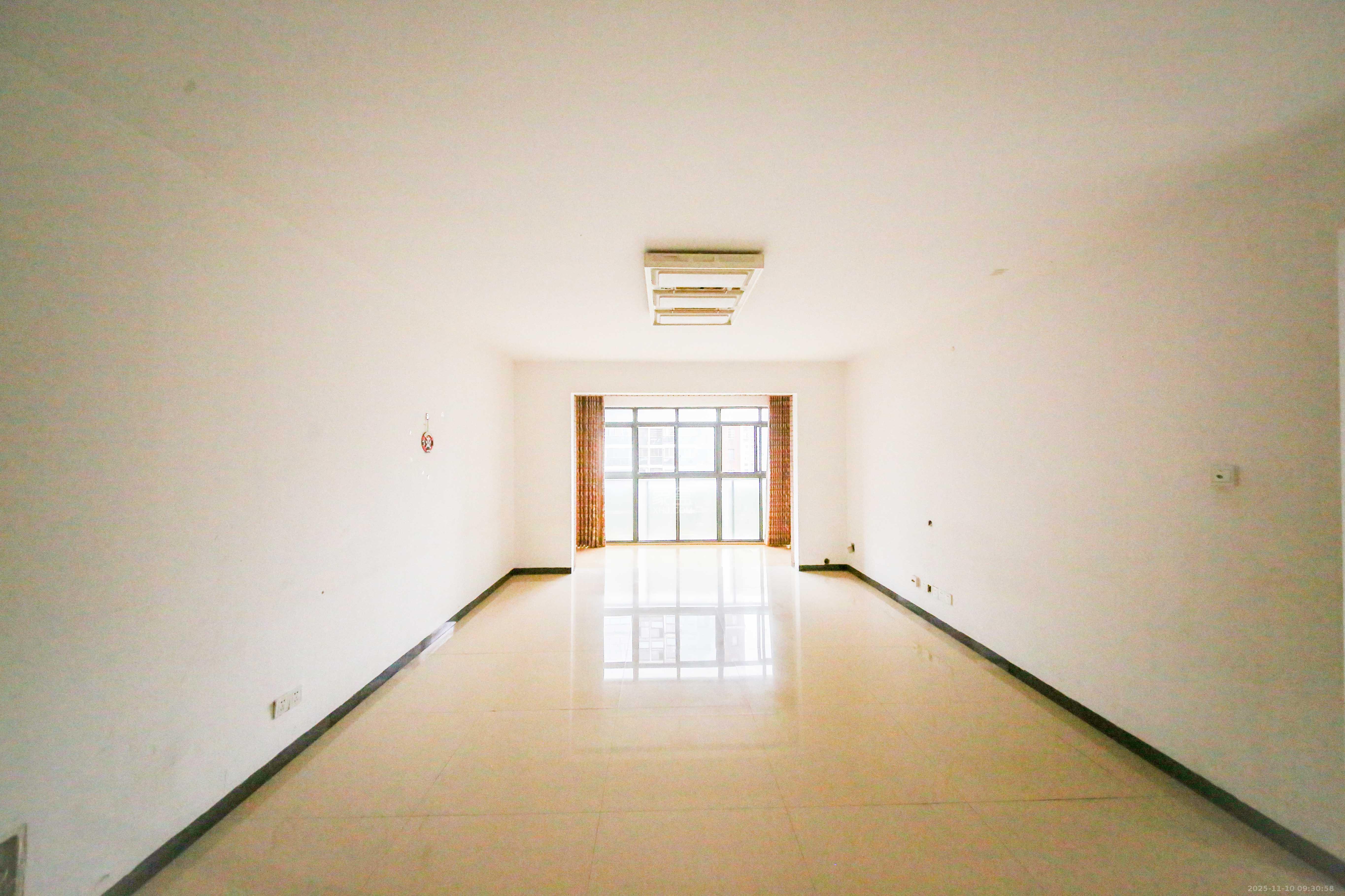 天城泰祥苑 3室2厅1卫 99.0万 天城泰祥苑 3室2厅1卫 99.0万客厅