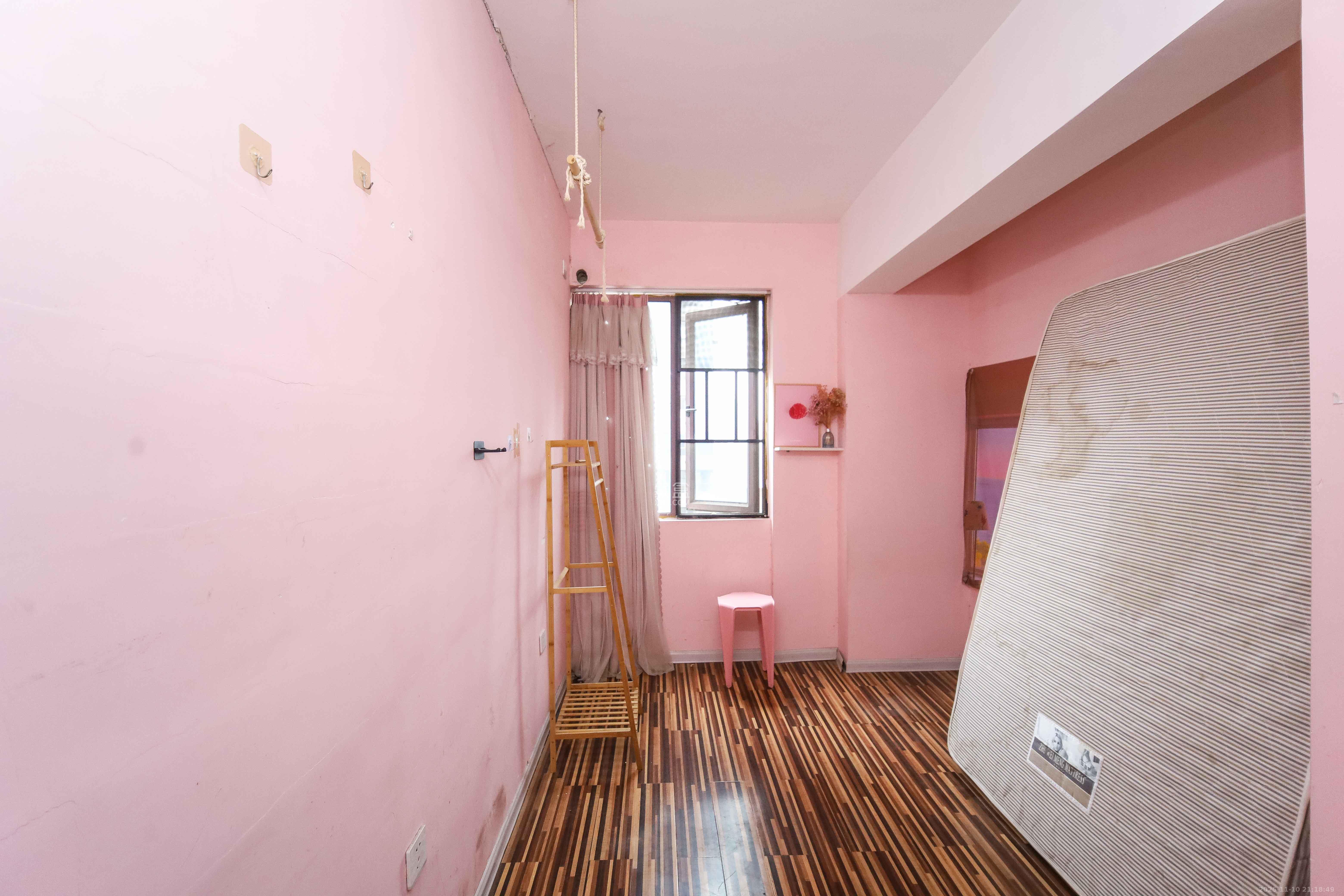 中惠锦堂  3室2厅1卫    100.0万卧室