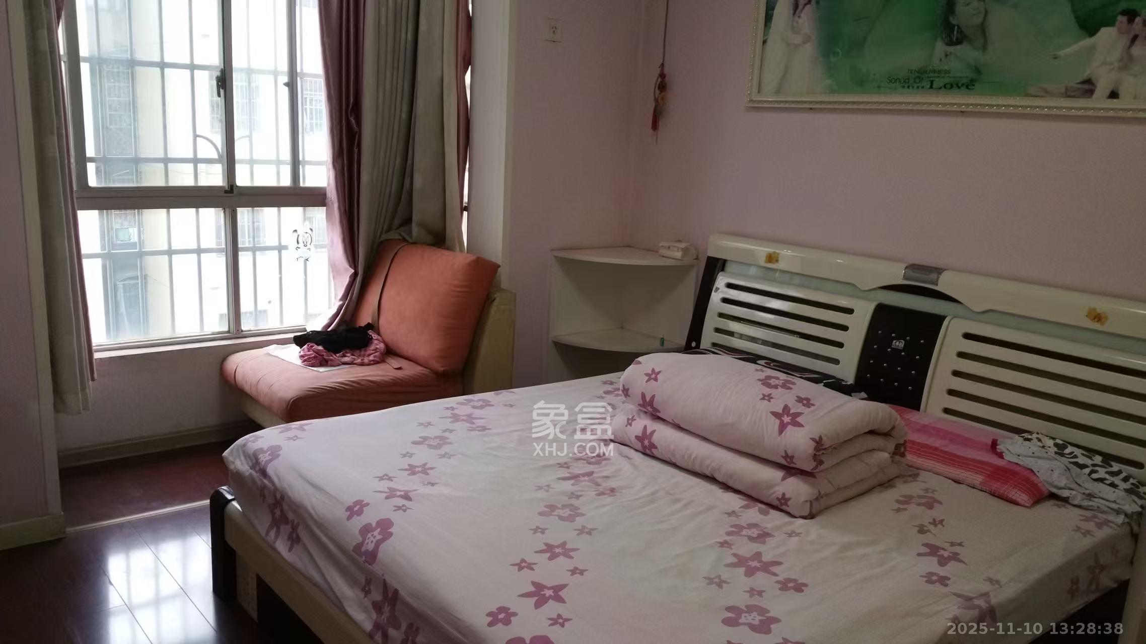 新星小区  1室2厅1卫    1800.0元/月室内图