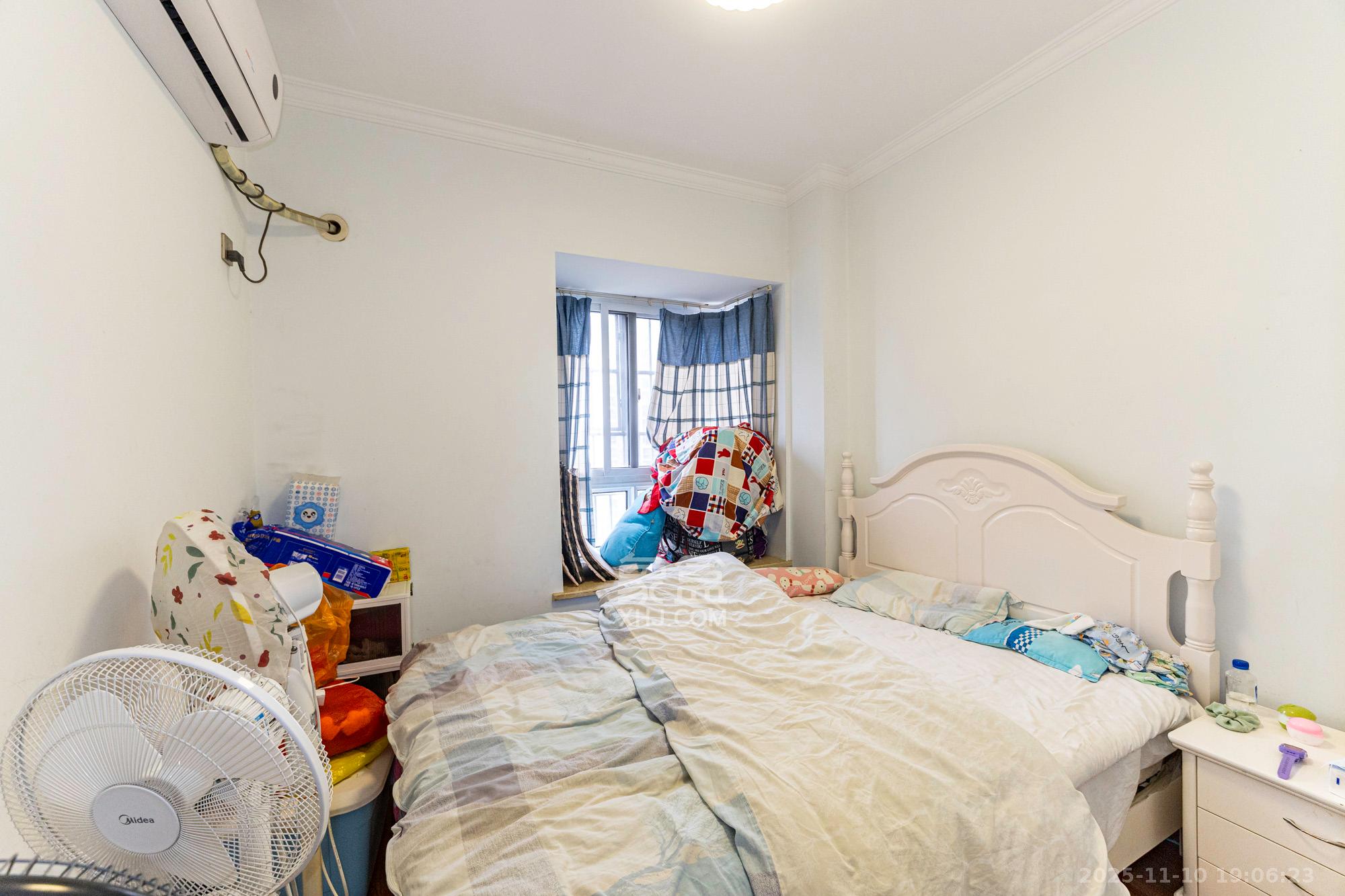 山水湾  4室2厅2卫    89.0万卧室