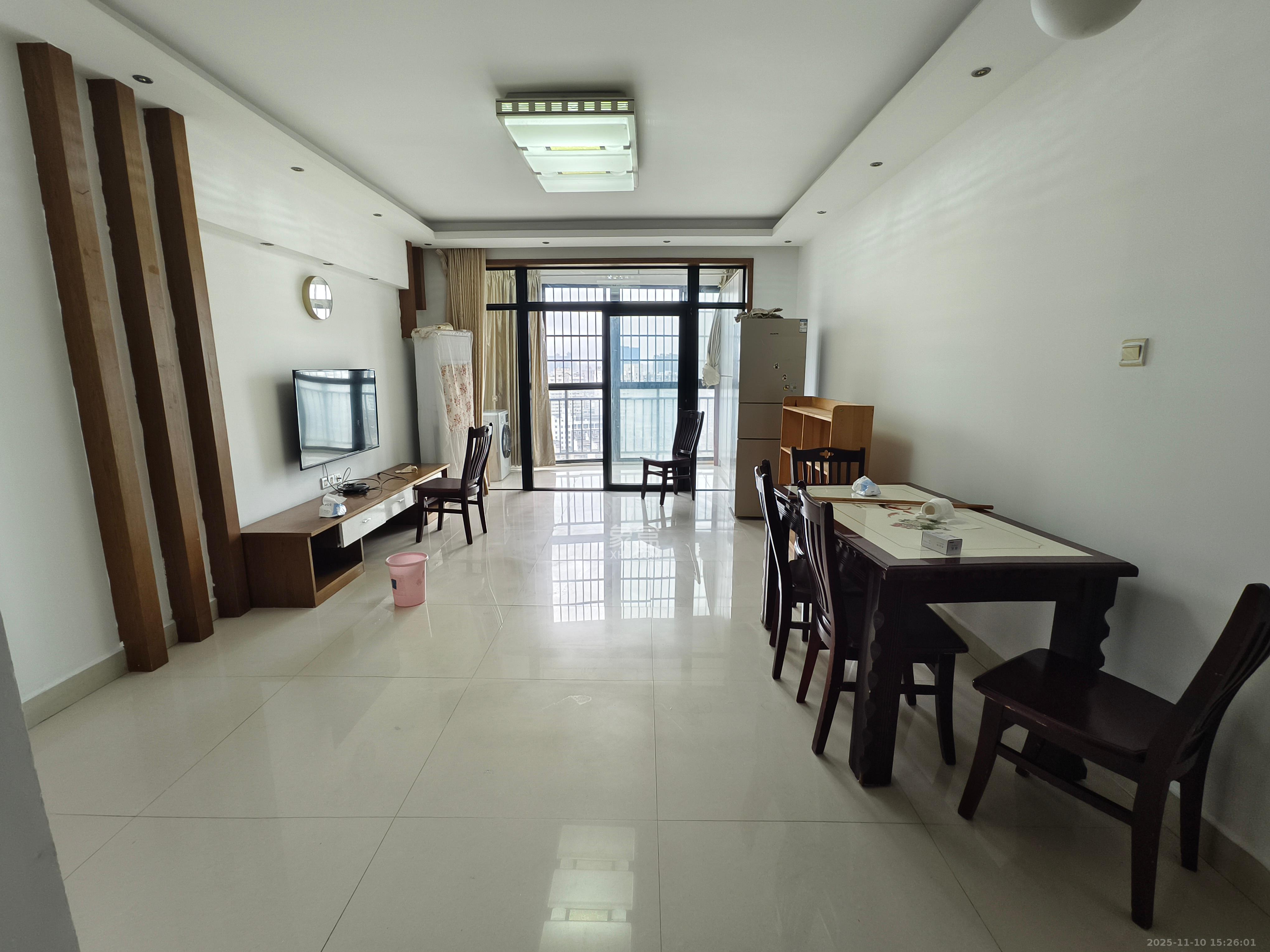 先锋东外滩  2室2厅1卫    2300.0元/月