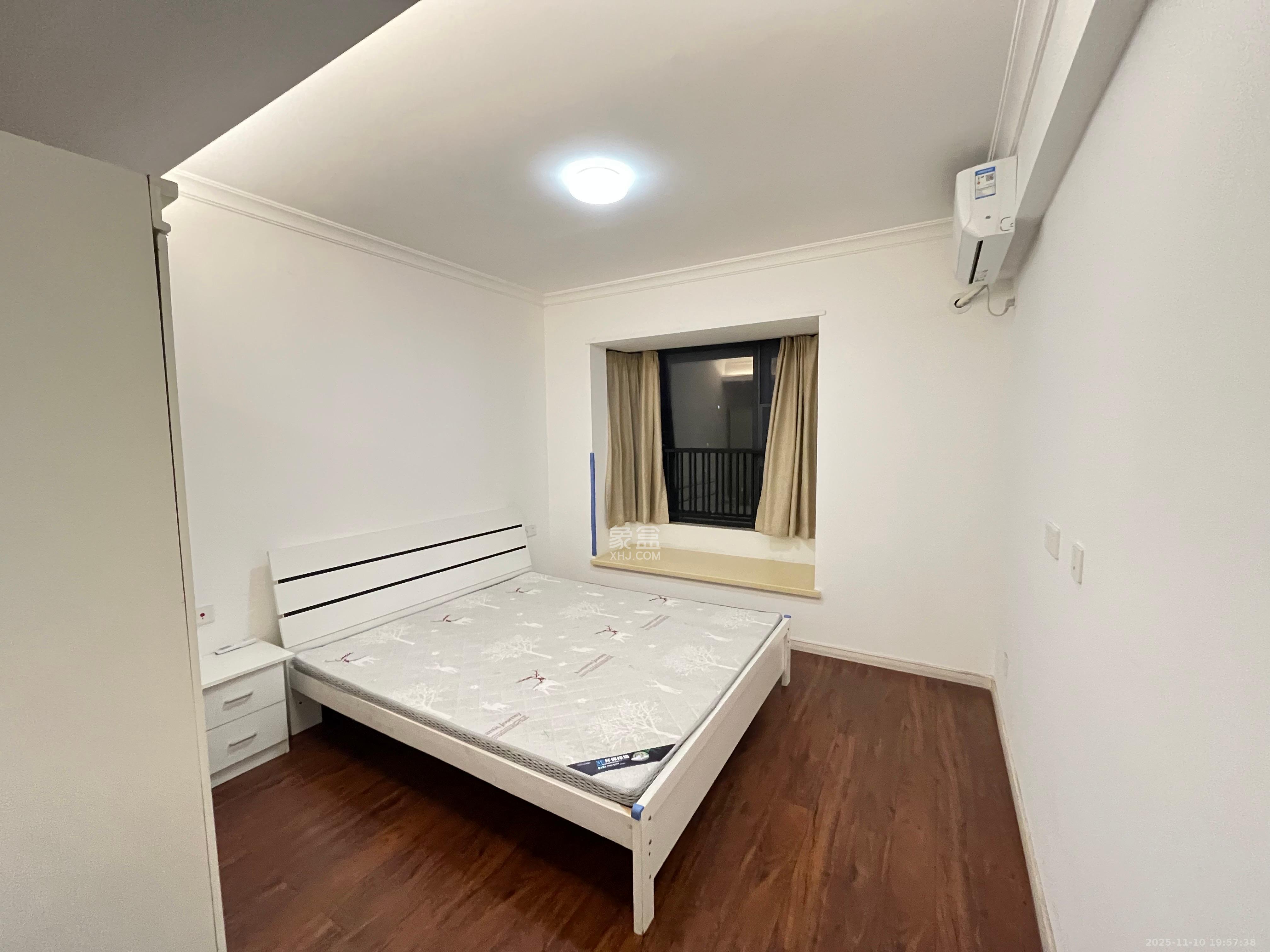 万科魅力之城锋镜里  4室2厅2卫    2798.0元/月室内图