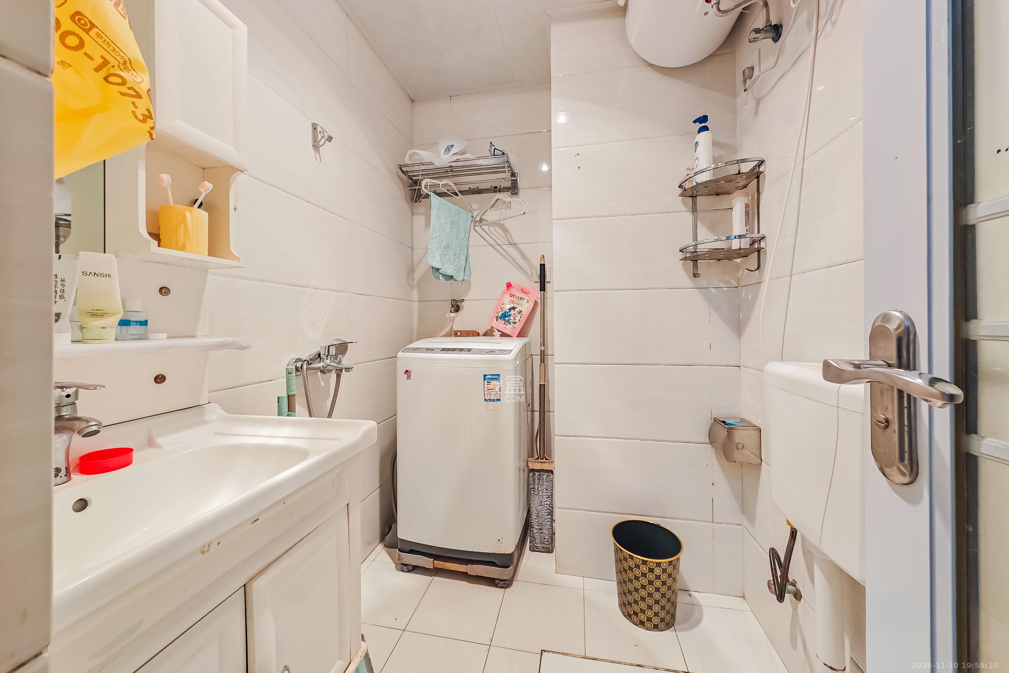 英郡年华 2室1厅1卫 38.8万 英郡年华 2室1厅1卫 38.8万卫生间