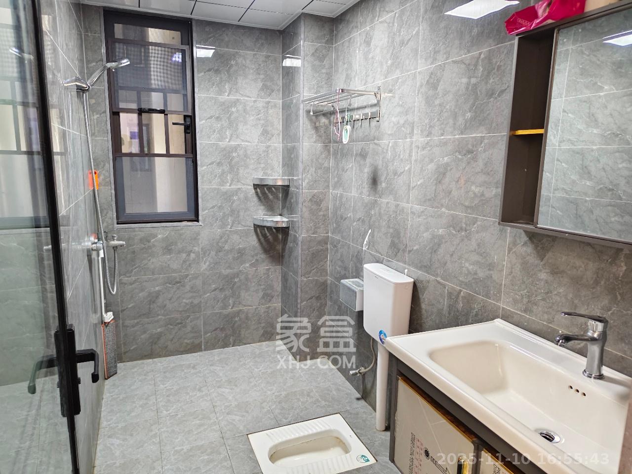 城发恒伟星雅韵(恒伟星辉苑) 4室2厅2卫 3200.0元/月 城发恒伟星雅韵(恒伟星辉苑) 4室2厅2卫 3200.0元/月室内图