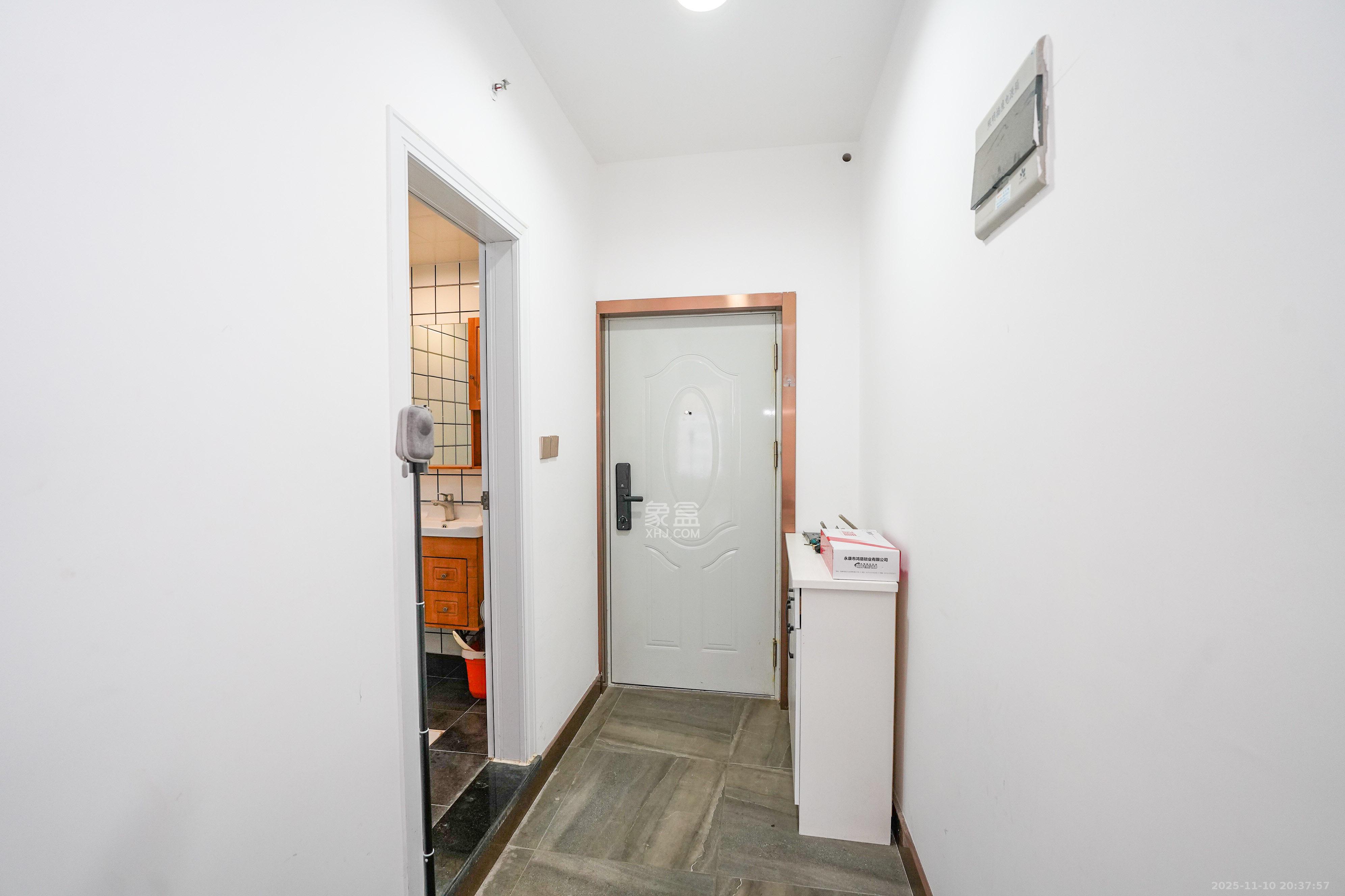 怡海星城 1室1厅1卫 13.8万 怡海星城 1室1厅1卫 13.8万客厅