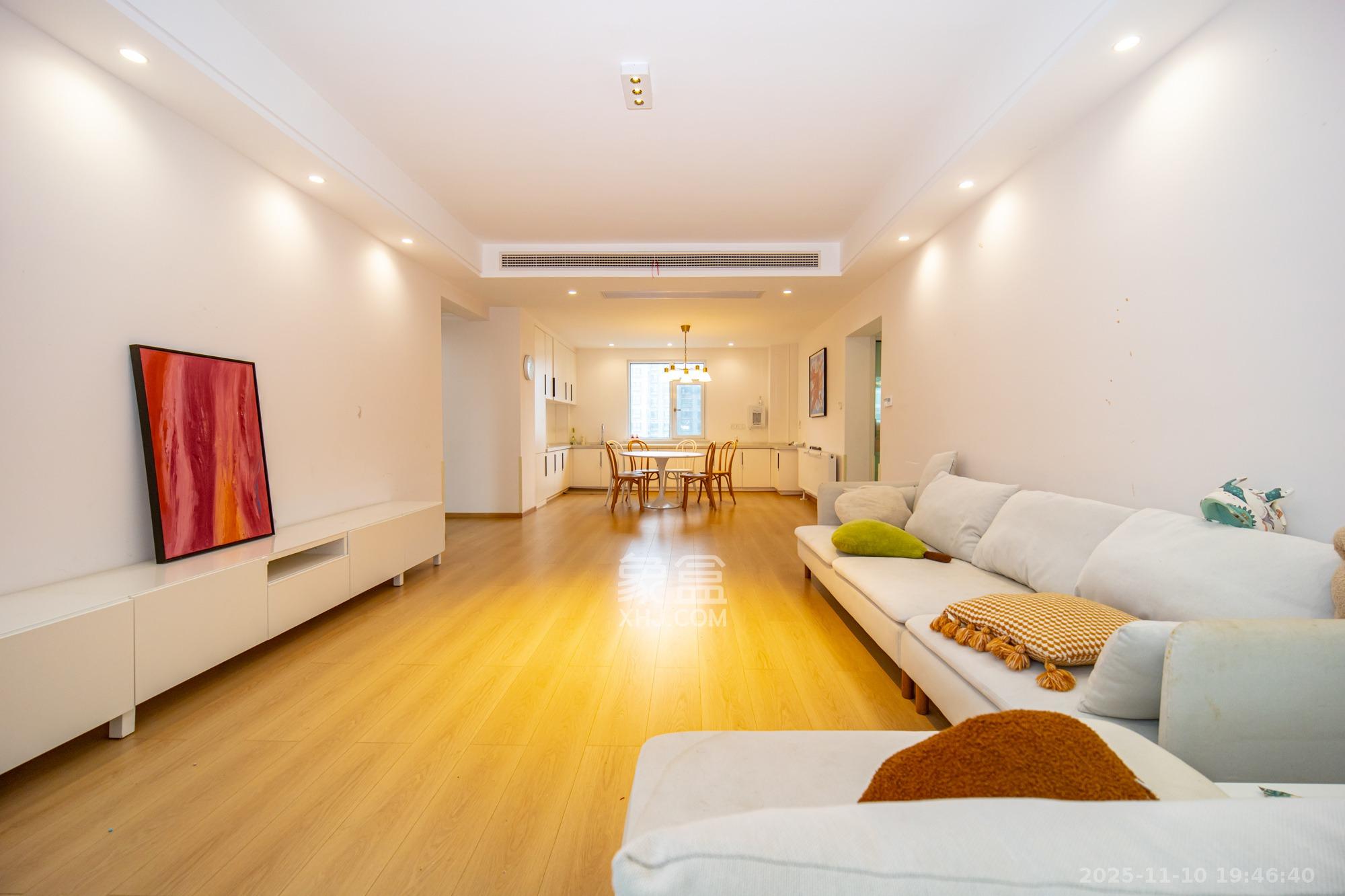 楚天世纪城东苑 4室2厅2卫 89.8万 楚天世纪城东苑 4室2厅2卫 89.8万客厅