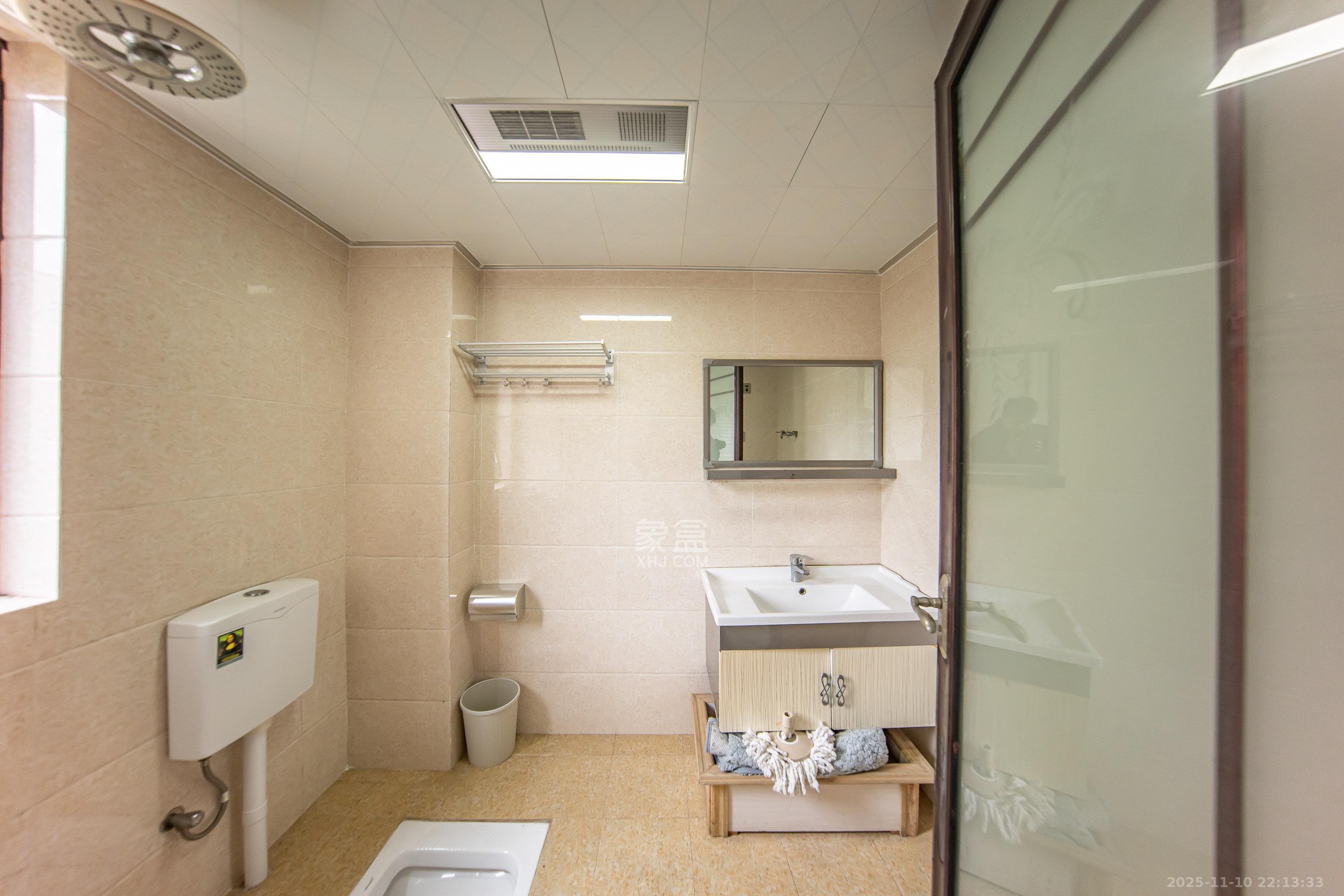 华润橡树湾  1室2厅2卫    93.8万卫生间