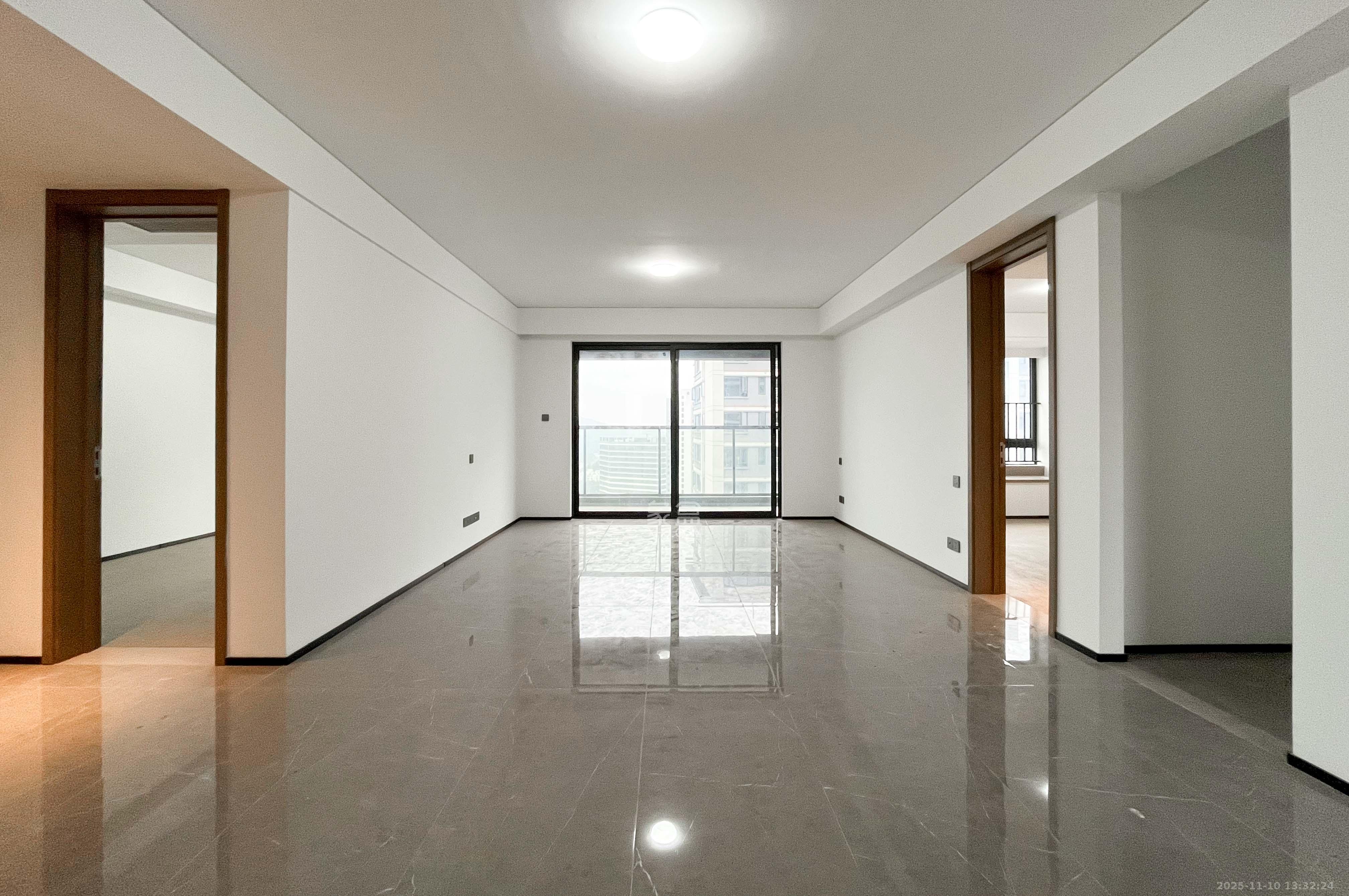 金地峯范 4室2厅2卫 259.0万 金地峯范 4室2厅2卫 259.0万客厅