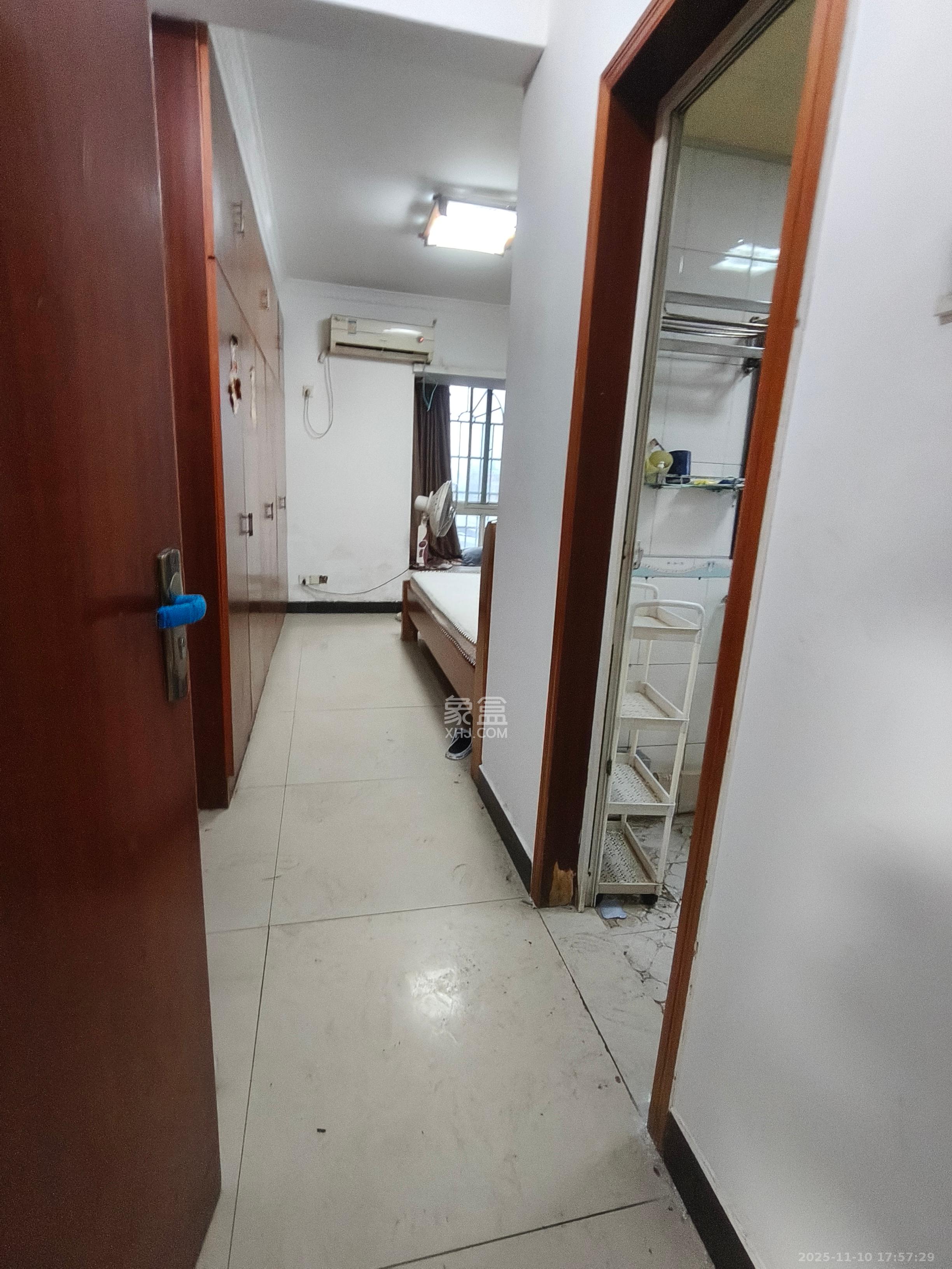 银力家园 3室2厅2卫 2300.0元/月 银力家园 3室2厅2卫 2300.0元/月室内图