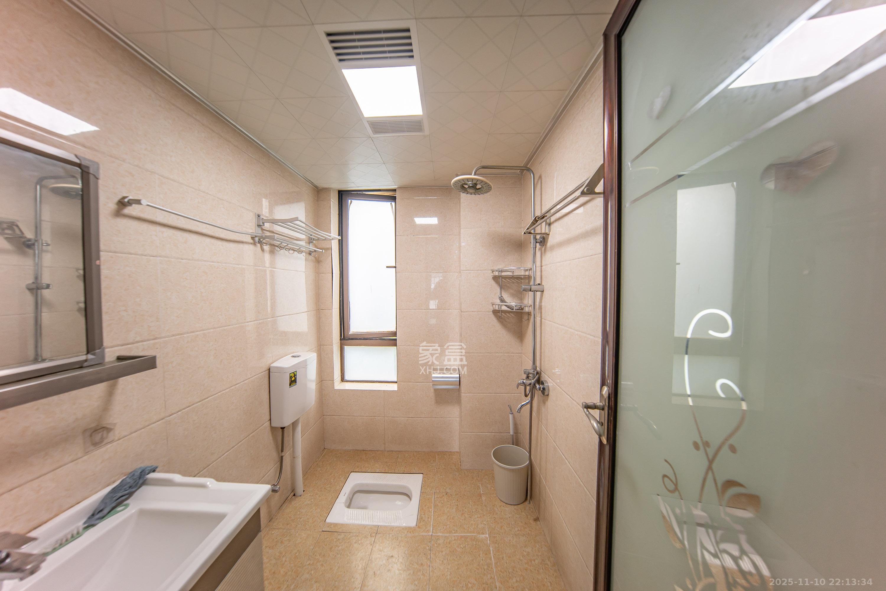 华润橡树湾  1室2厅2卫    93.8万卫生间