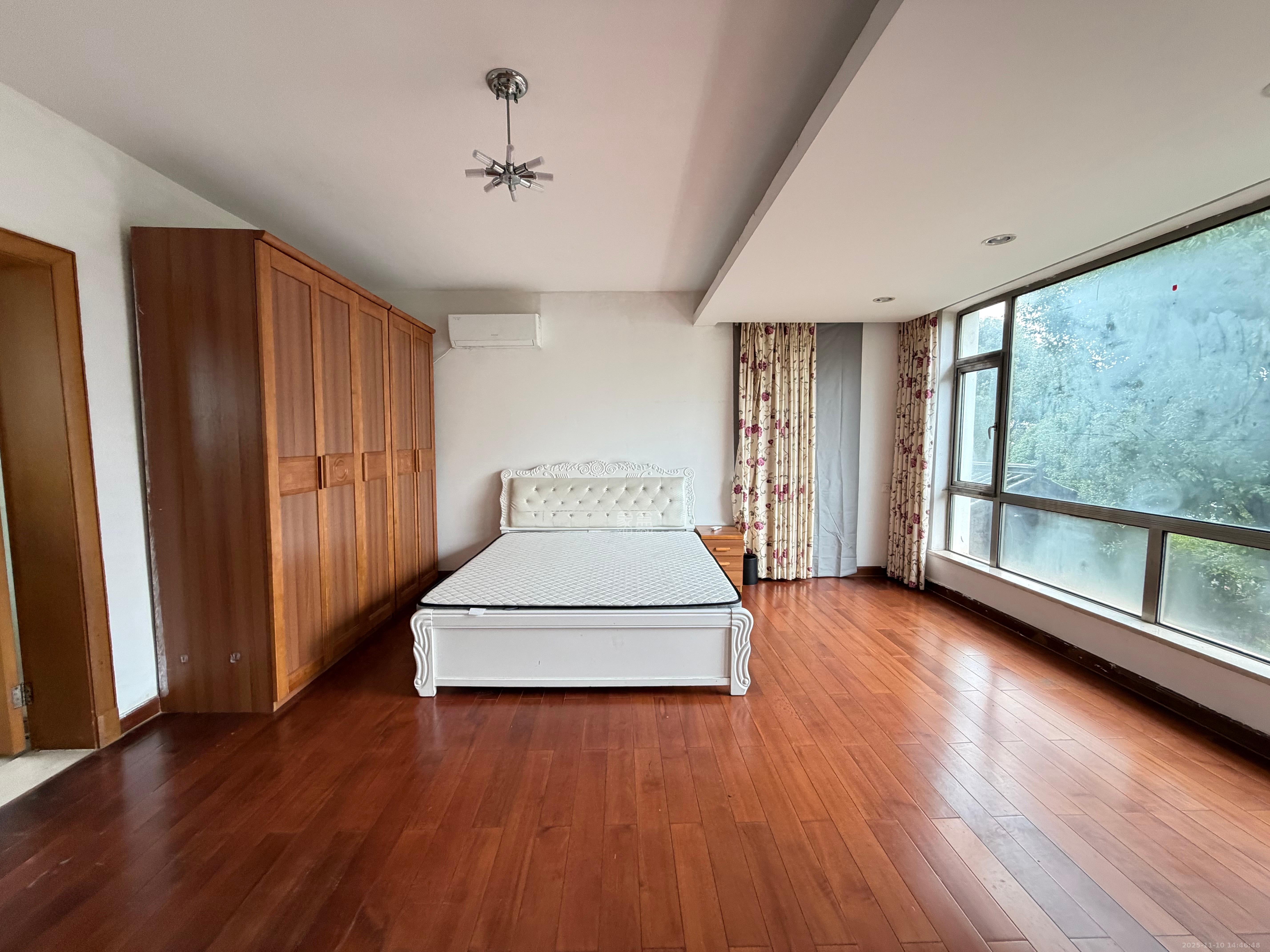 碧桂园威尼斯城 5室2厅2卫 5200.0元/月 碧桂园威尼斯城 5室2厅2卫 5200.0元/月室内图