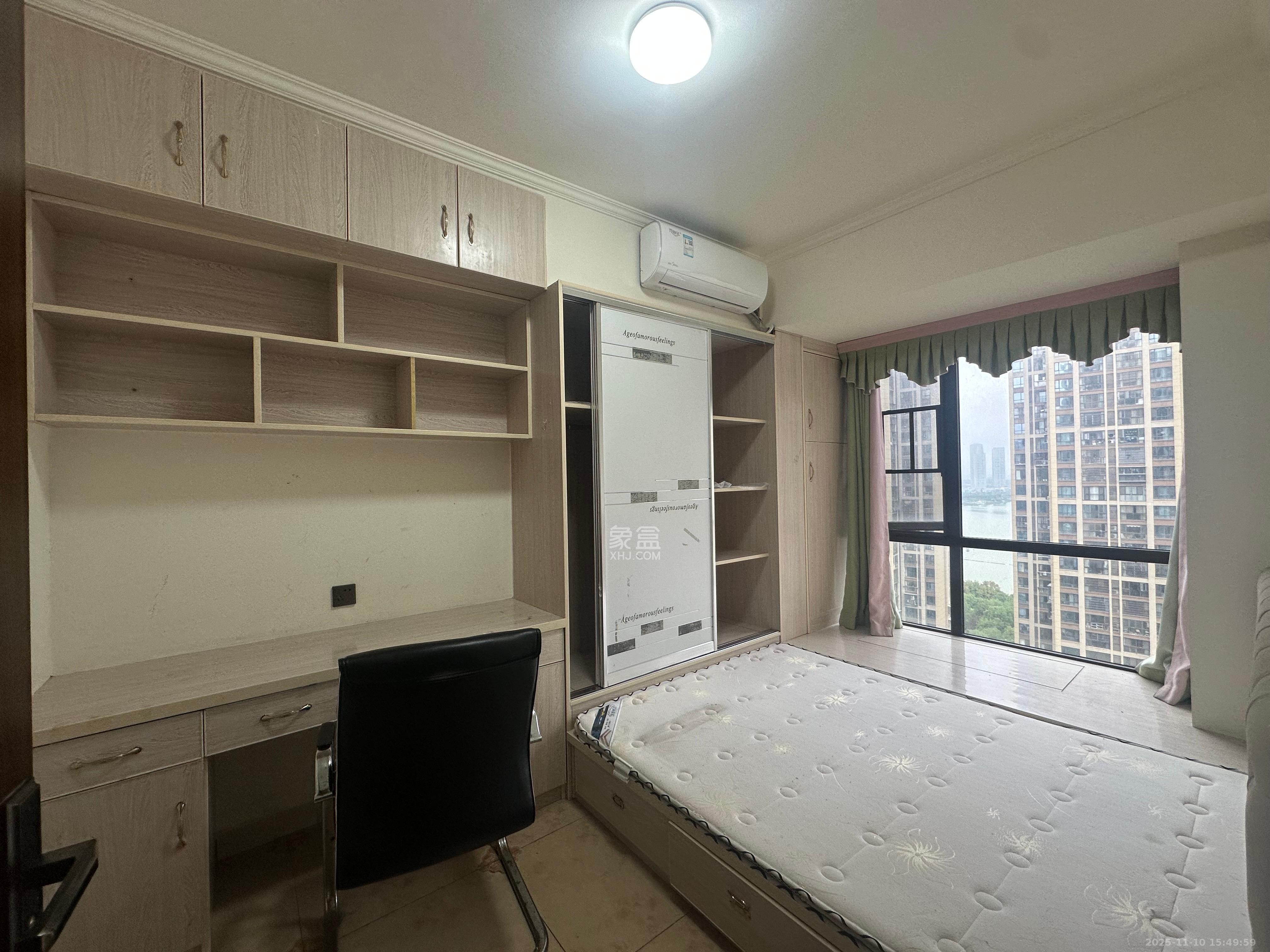 国泰九龙湾  3室2厅2卫    2500.0元/月室内图