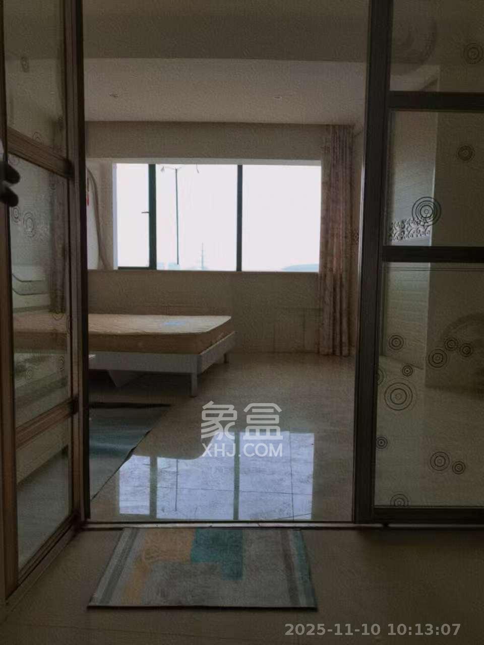 观园国际公寓  1室1厅1卫    1700.0元/月