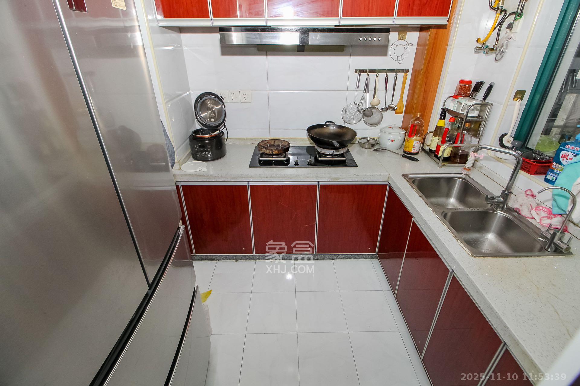 枫华府第  3室2厅2卫    2100.0元/月