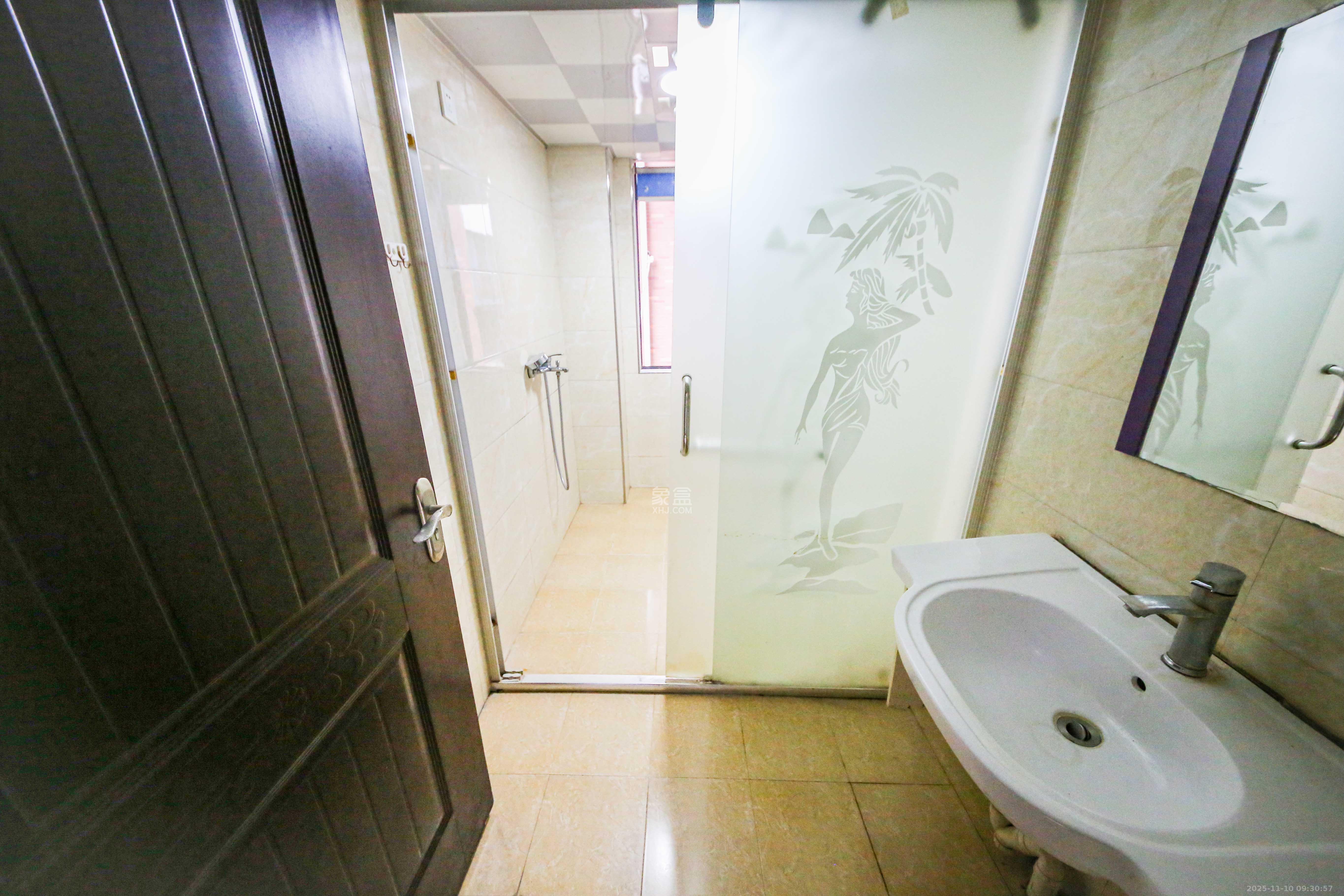 天城泰祥苑 3室2厅1卫 99.0万 天城泰祥苑 3室2厅1卫 99.0万卫生间