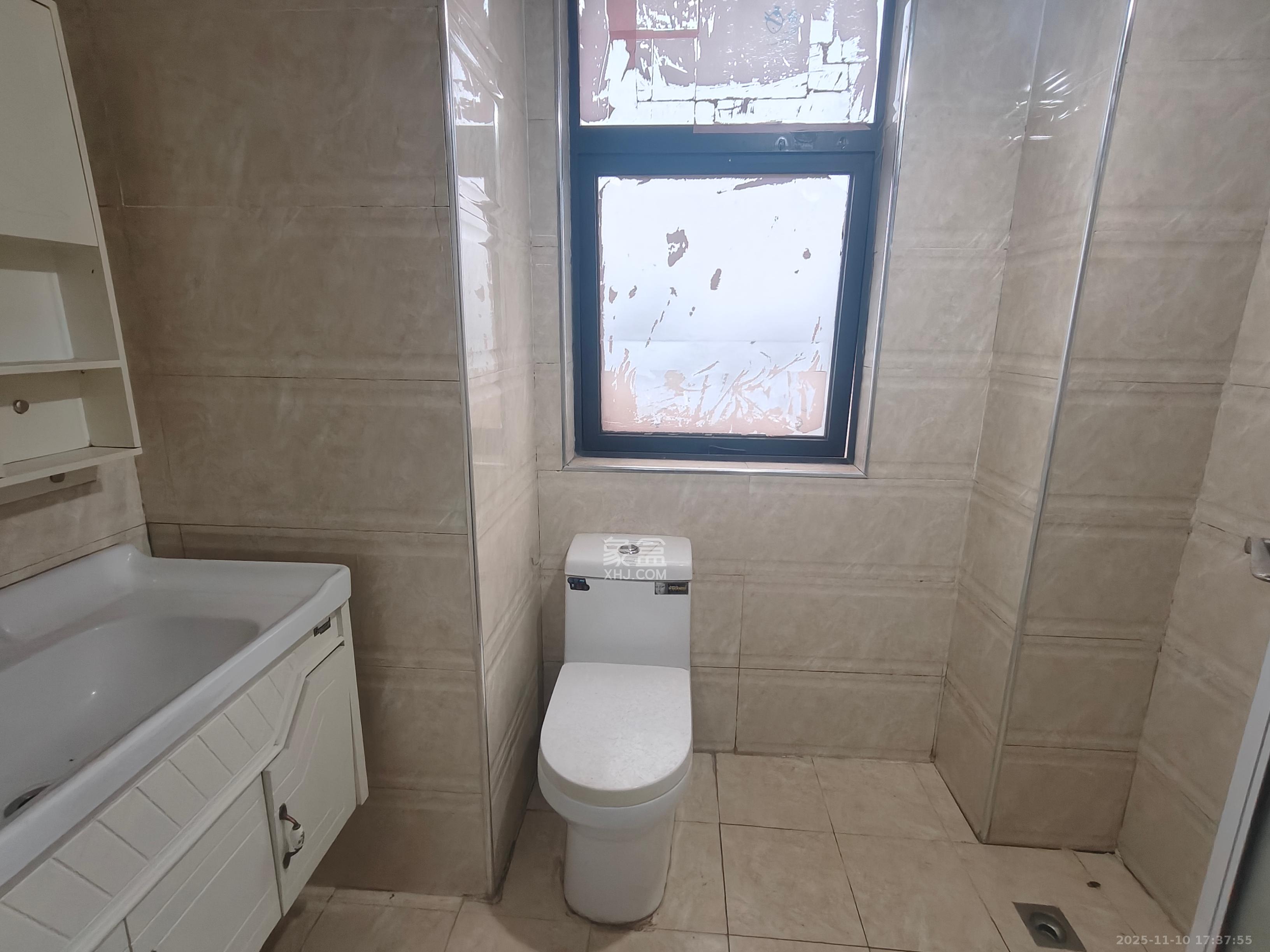 阳光锦城  1室1厅1卫    1300.0元/月室内图