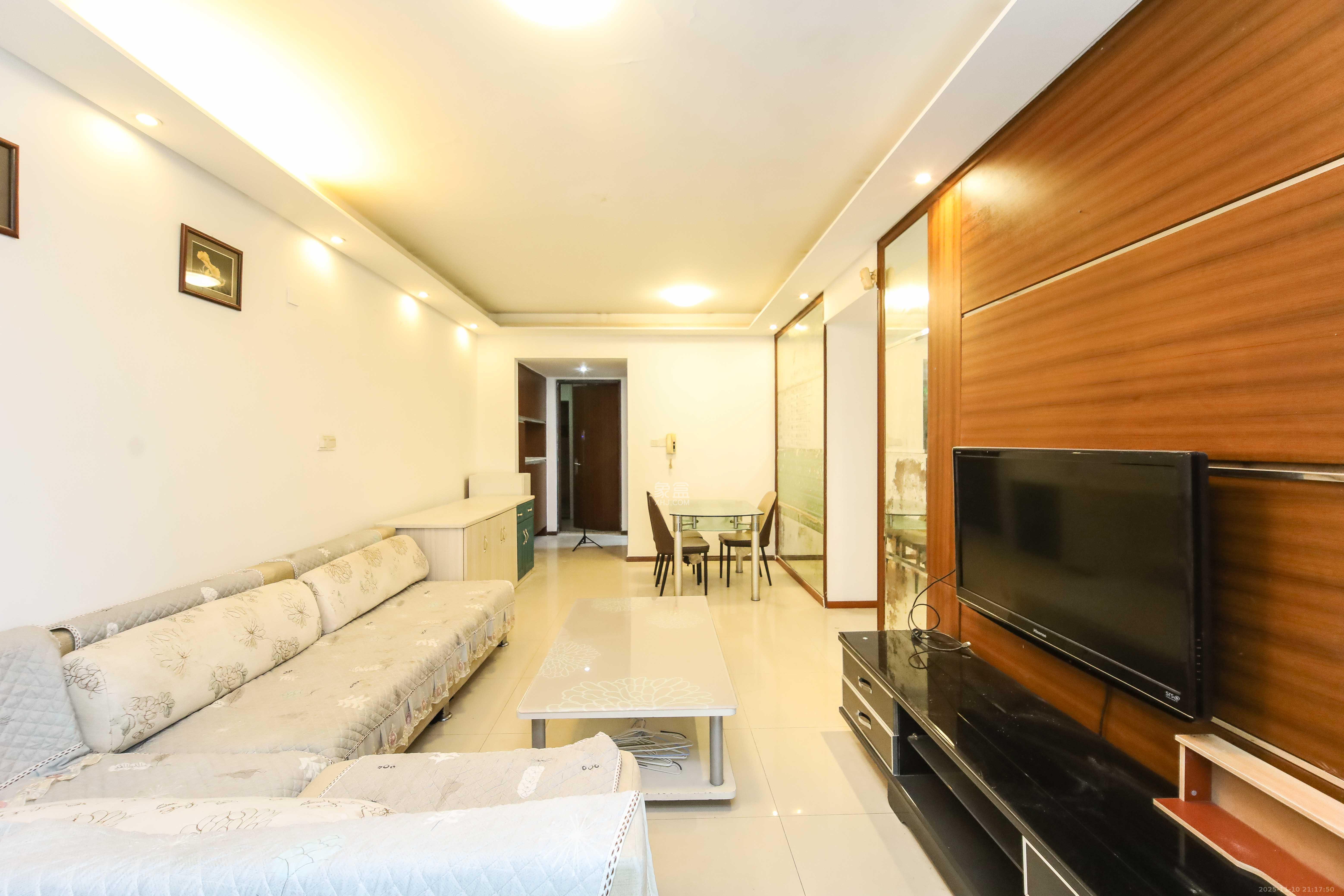 万科金域蓝湾  3室2厅1卫    74.0万客厅