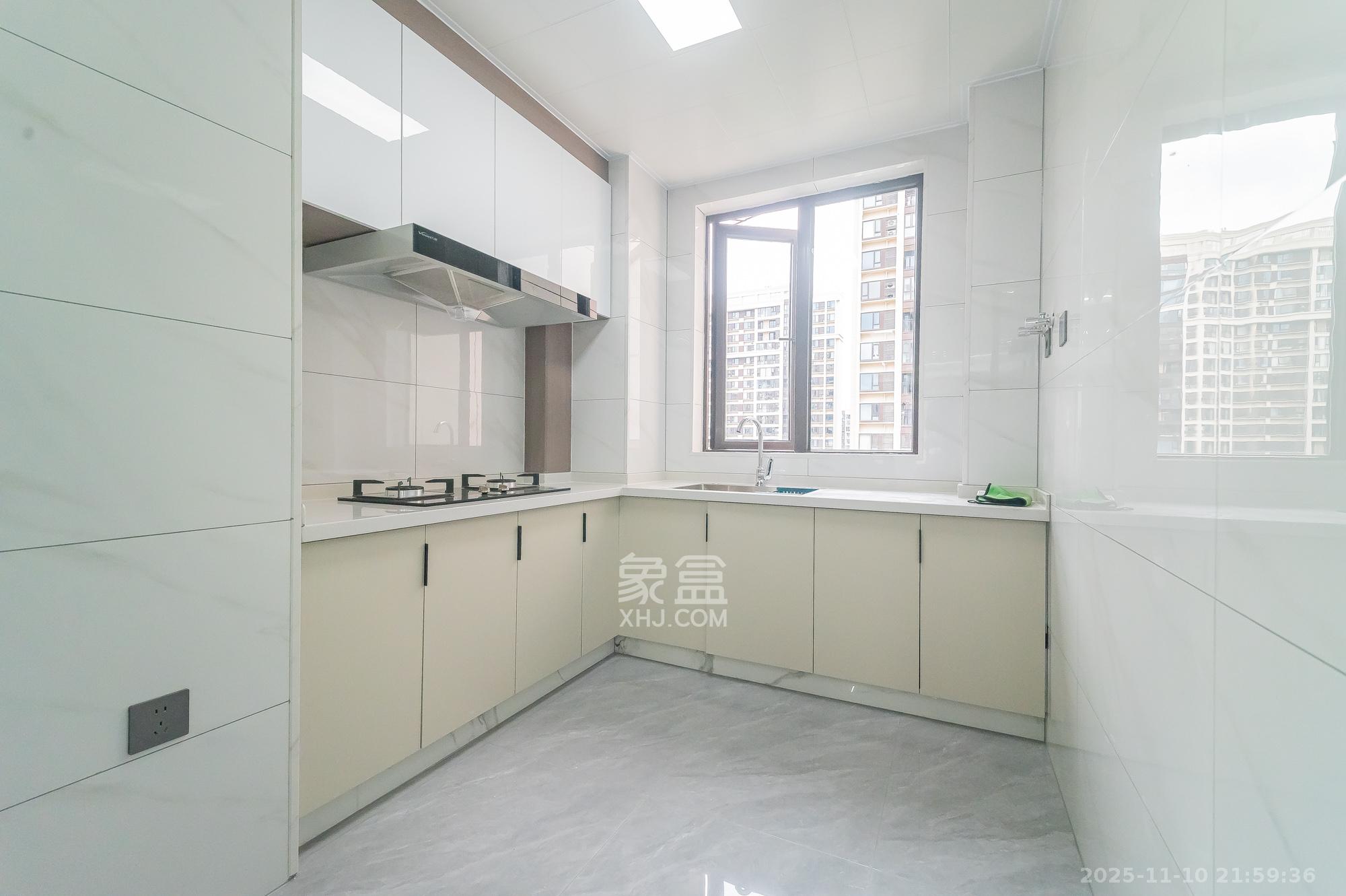 旭辉美的东樾城  4室2厅2卫    115.0万厨房