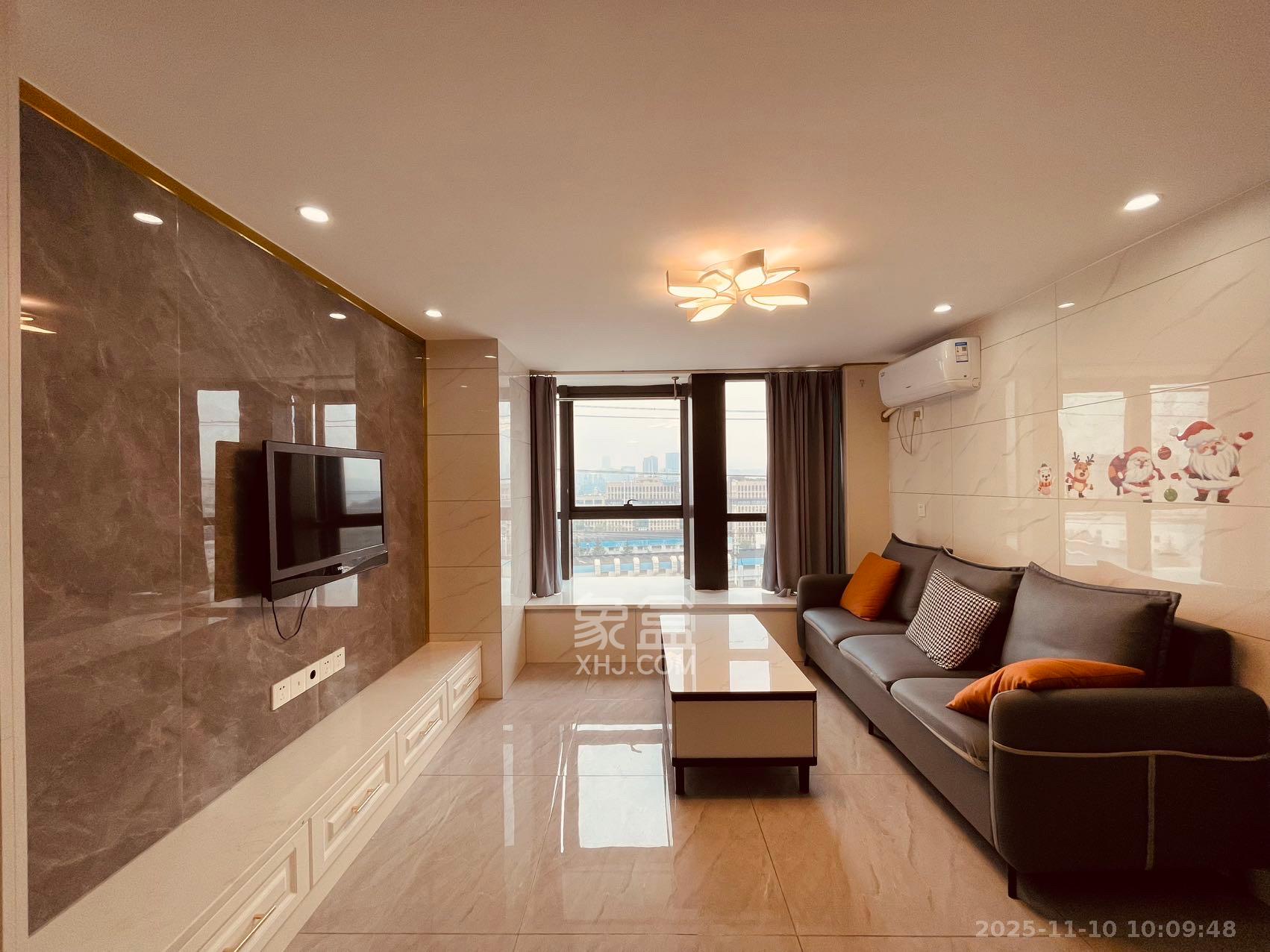 长房时代小镇  2室2厅1卫    2000.0元/月