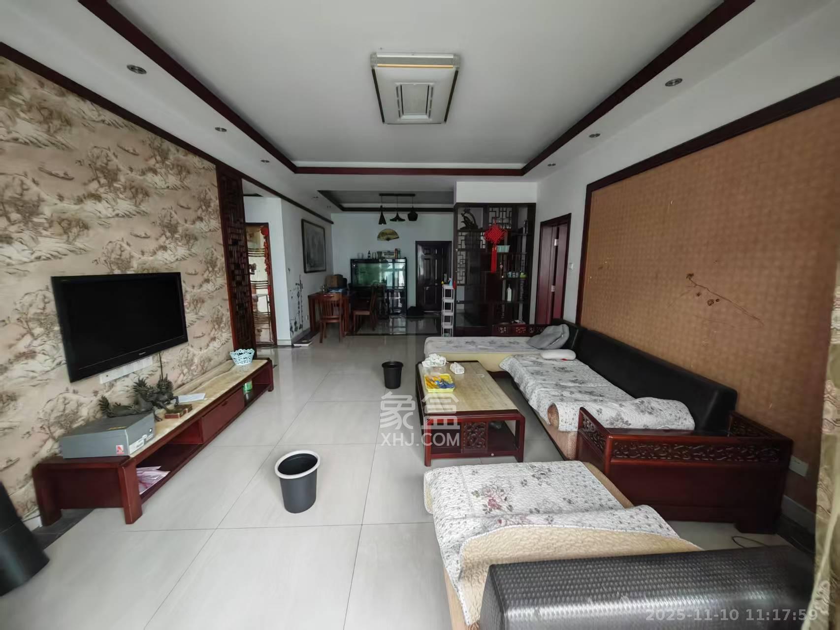 阳光100三期  3室2厅2卫    2800.0元/月