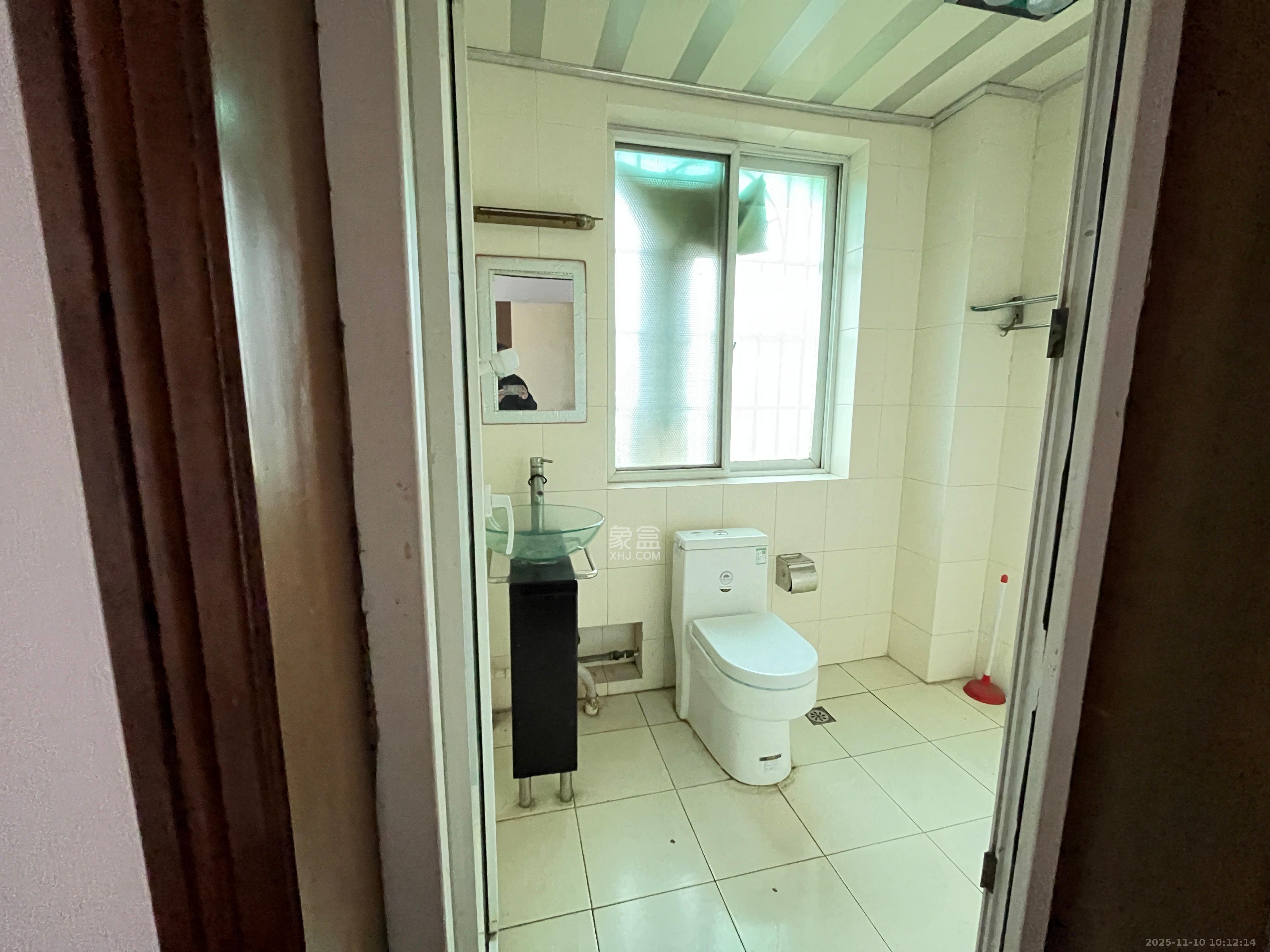 古汉城宿舍（同超集团控股公司）  3室2厅2卫    1800.0元/月室内图