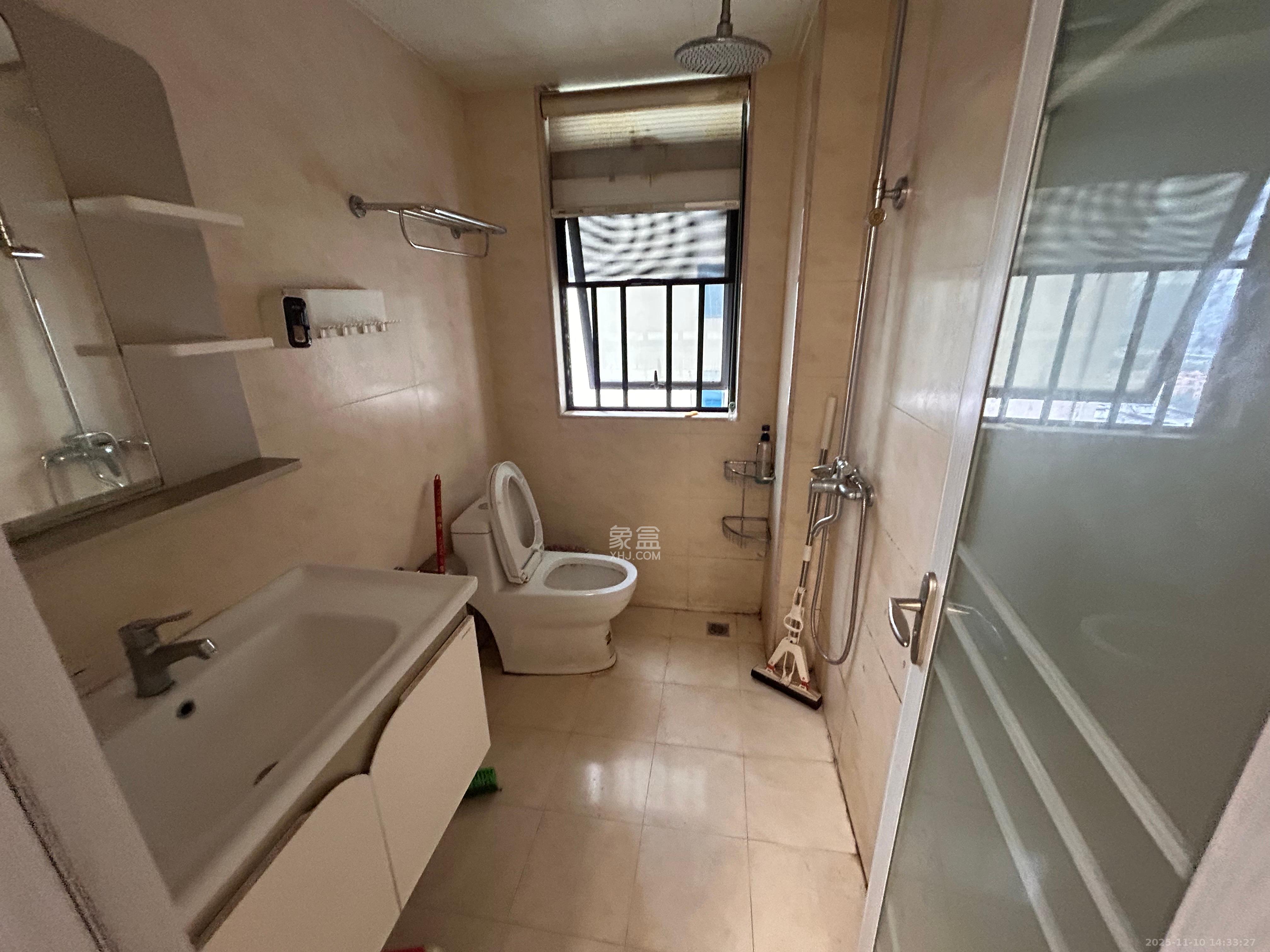 天元涉外景园C区 2室2厅1卫 2200.0元/月 天元涉外景园C区 2室2厅1卫 2200.0元/月室内图