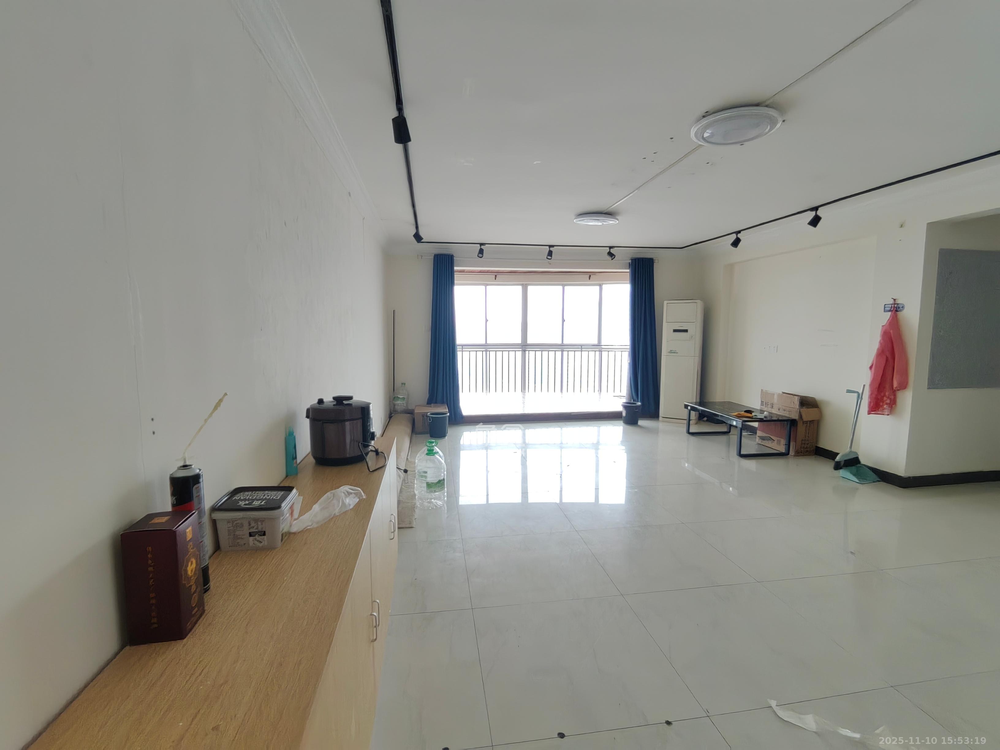 高桥现代商贸城  4室2厅1卫    3800.0元/月室内图