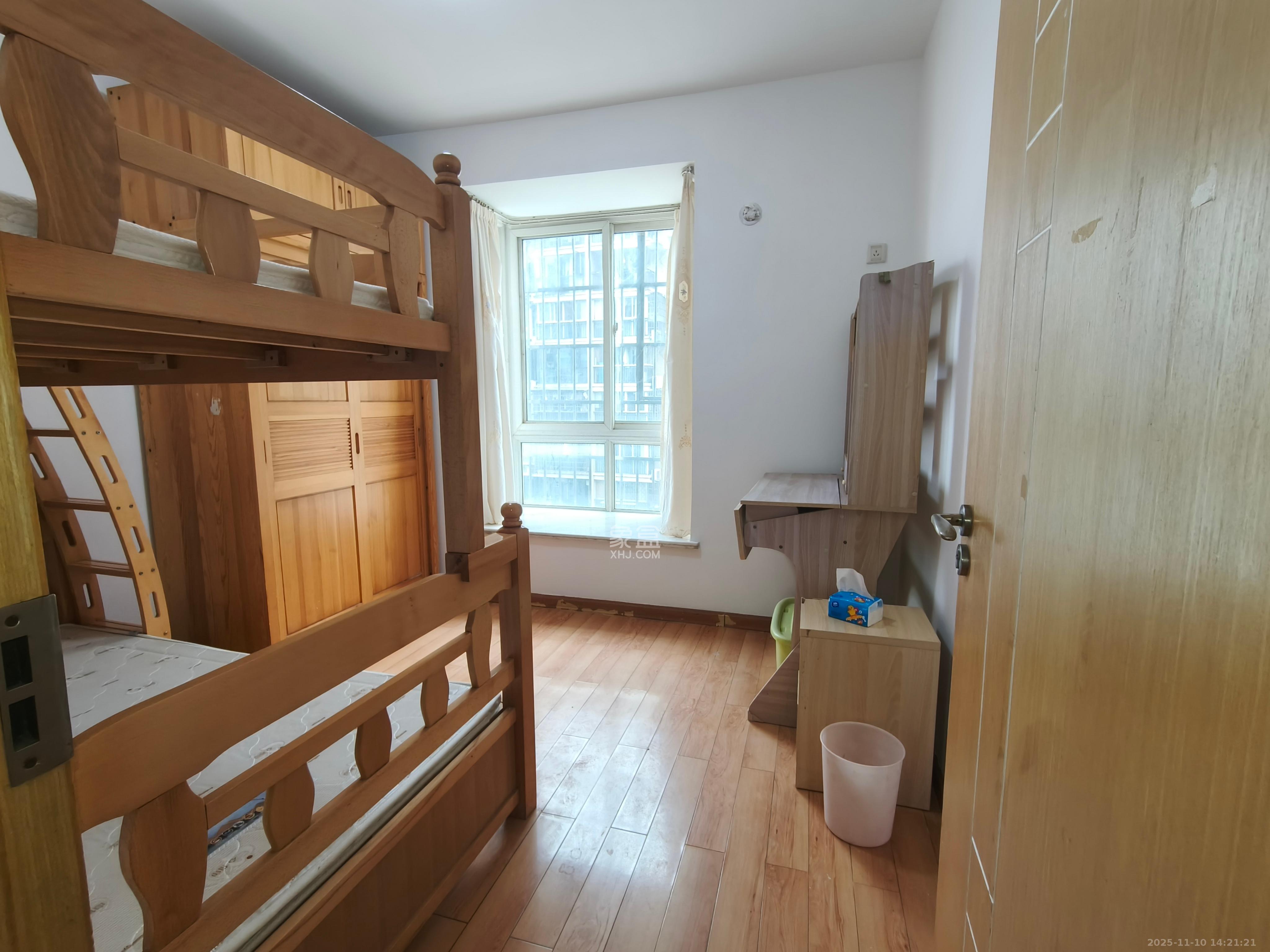 金碧文华  3室2厅2卫    2300.0元/月室内图