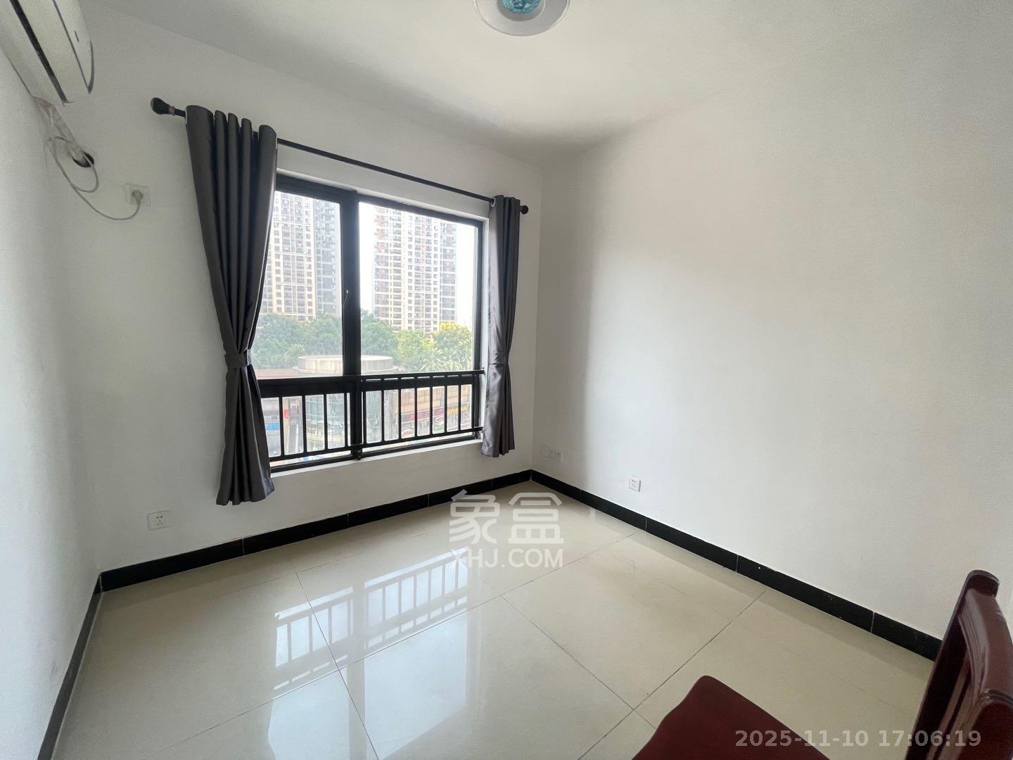 达美D6区  4室2厅2卫    3000.0元/月室内图