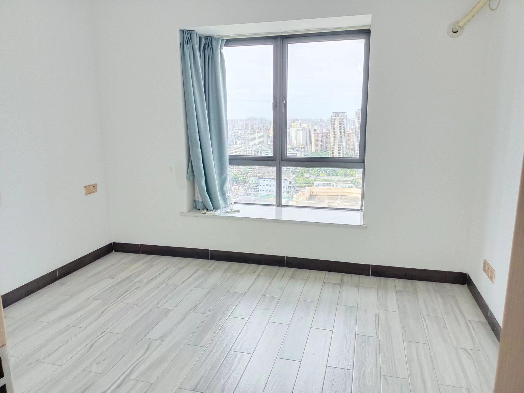 国兴城（B区）  3室2厅2卫    4300.0元/月室内图