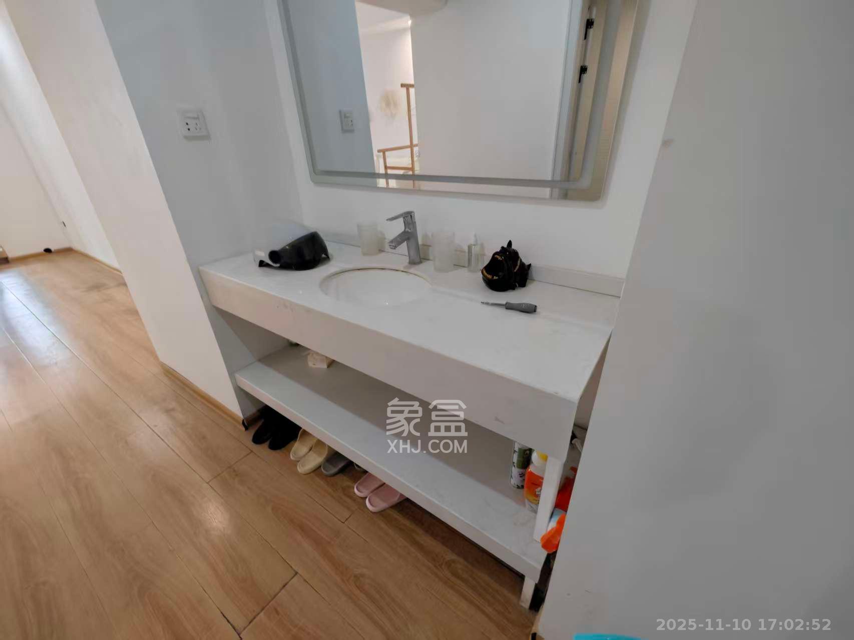 摩天一号 1室1厅1卫 1800.0元/月 摩天一号 1室1厅1卫 1800.0元/月室内图