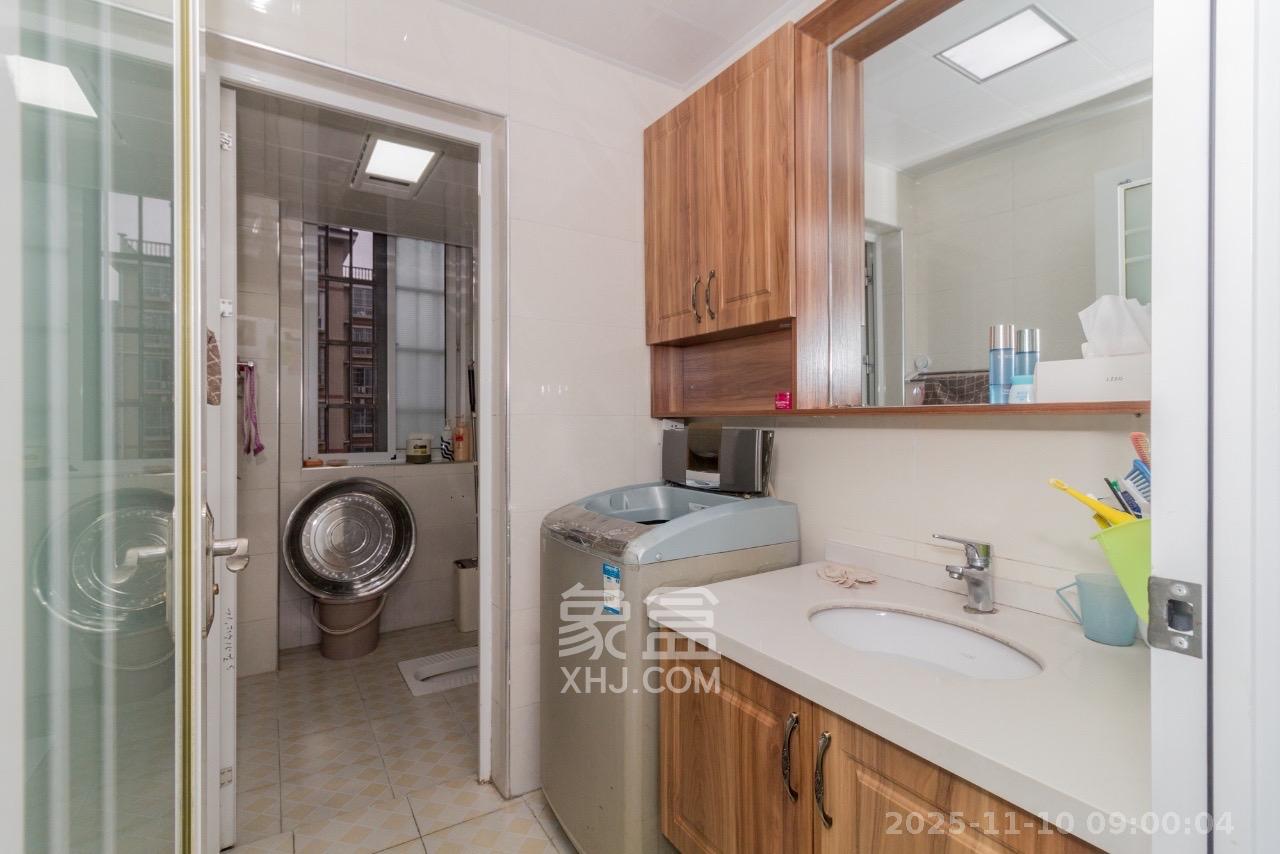 星城国际  1室2厅2卫    1700.0元/月室内图