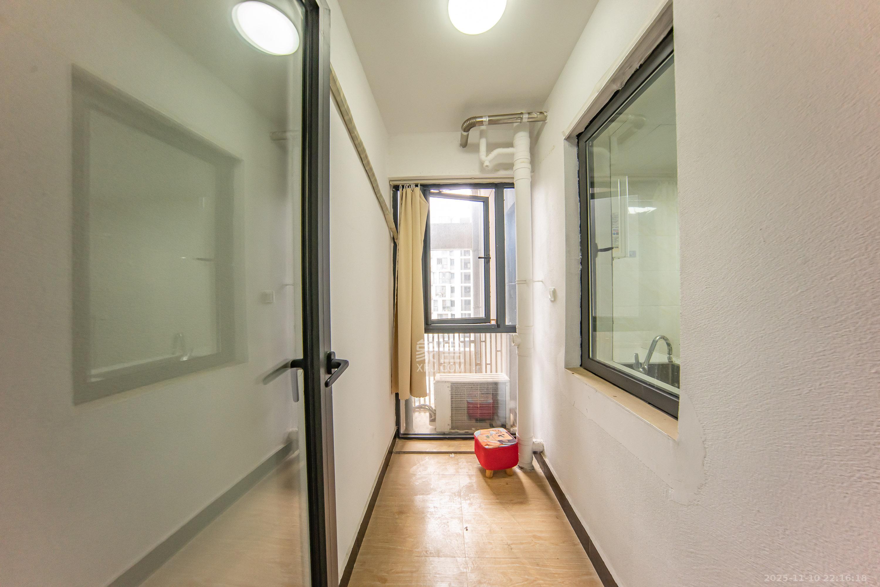 阳光100一期、四五期  2室2厅1卫    85.0万阳台