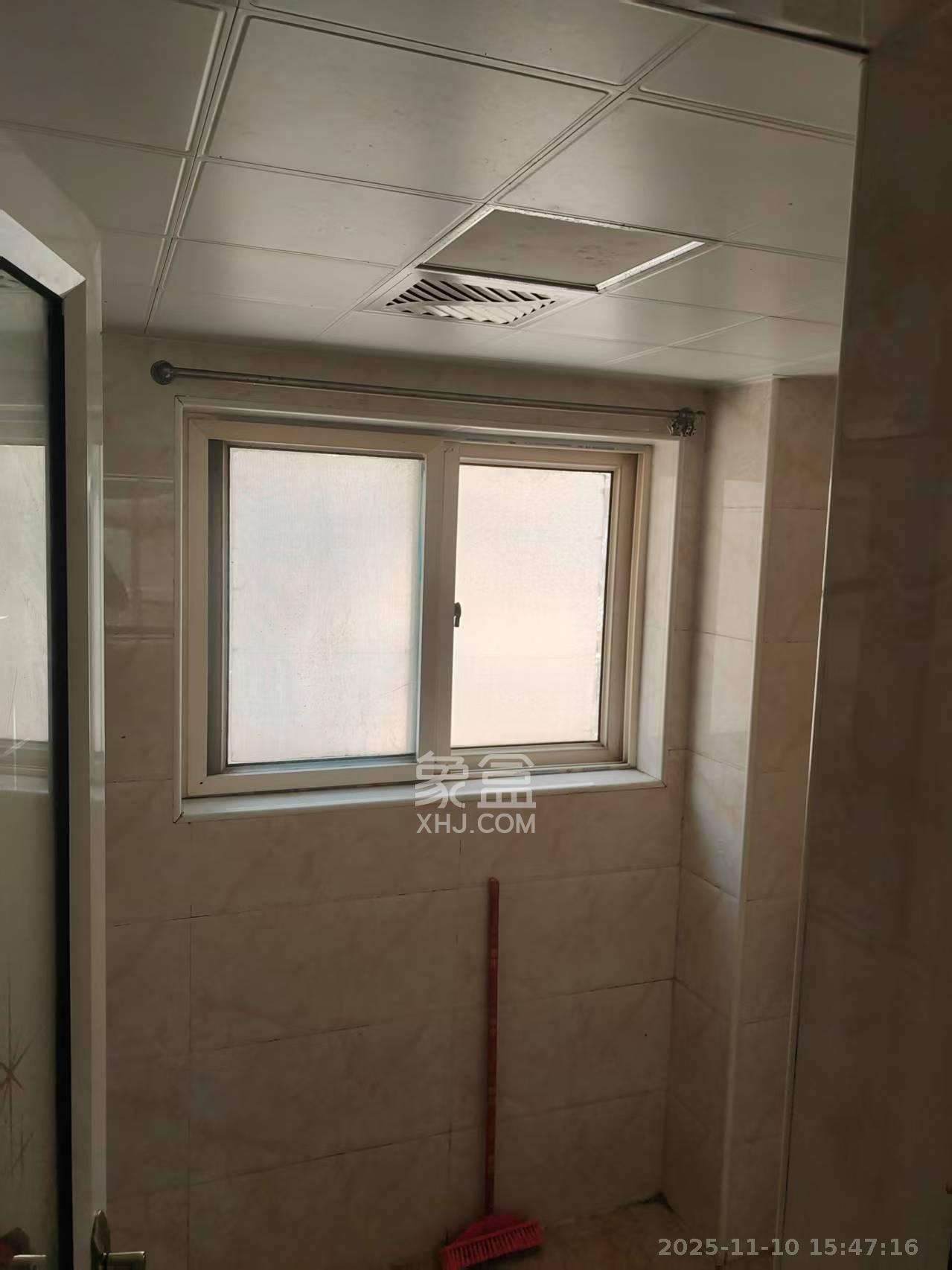 御景龙城 3室2厅2卫 1500.0元/月 御景龙城 3室2厅2卫 1500.0元/月室内图