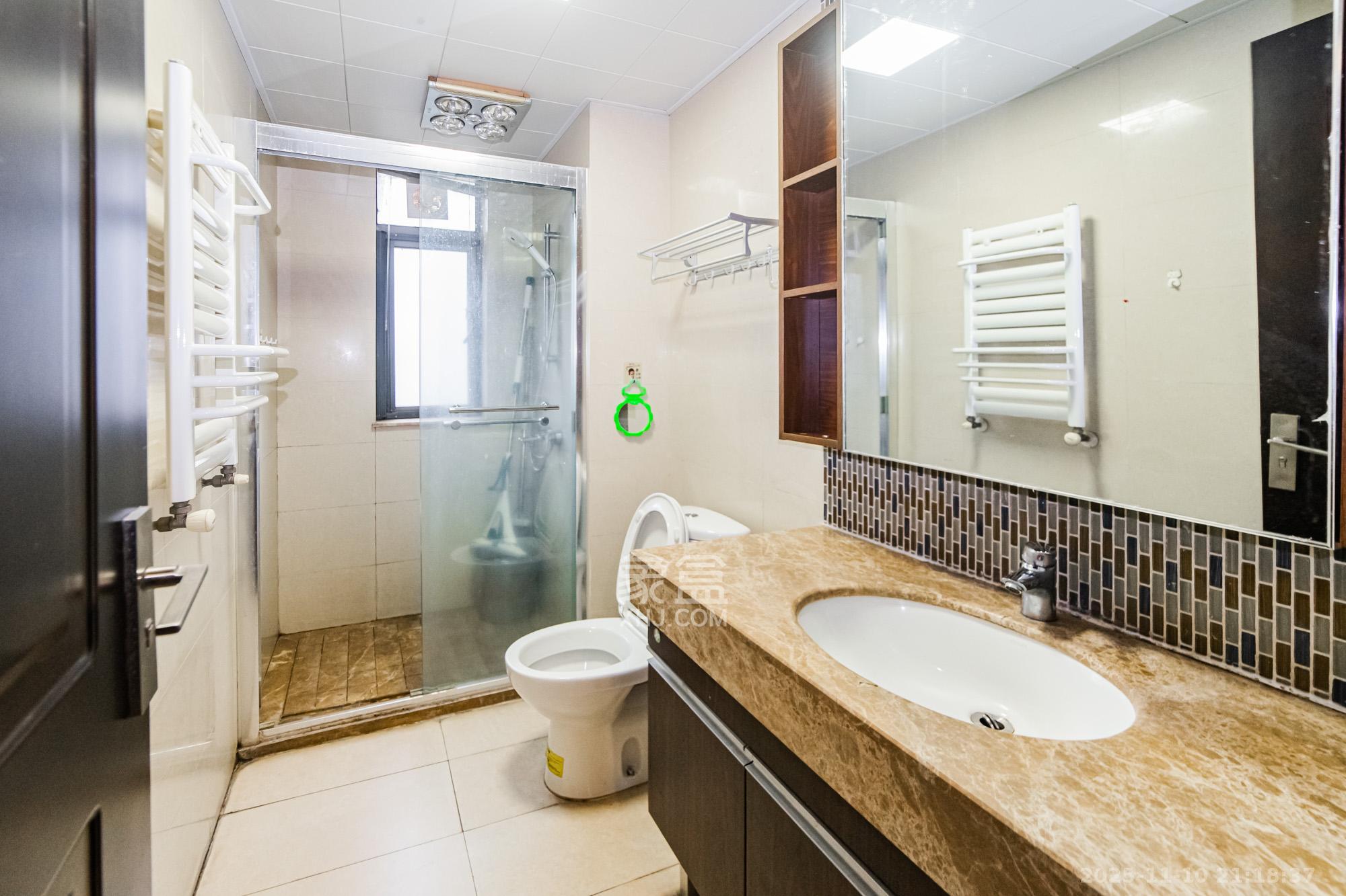 珠江郦城探香里  4室2厅2卫    118.8万卫生间