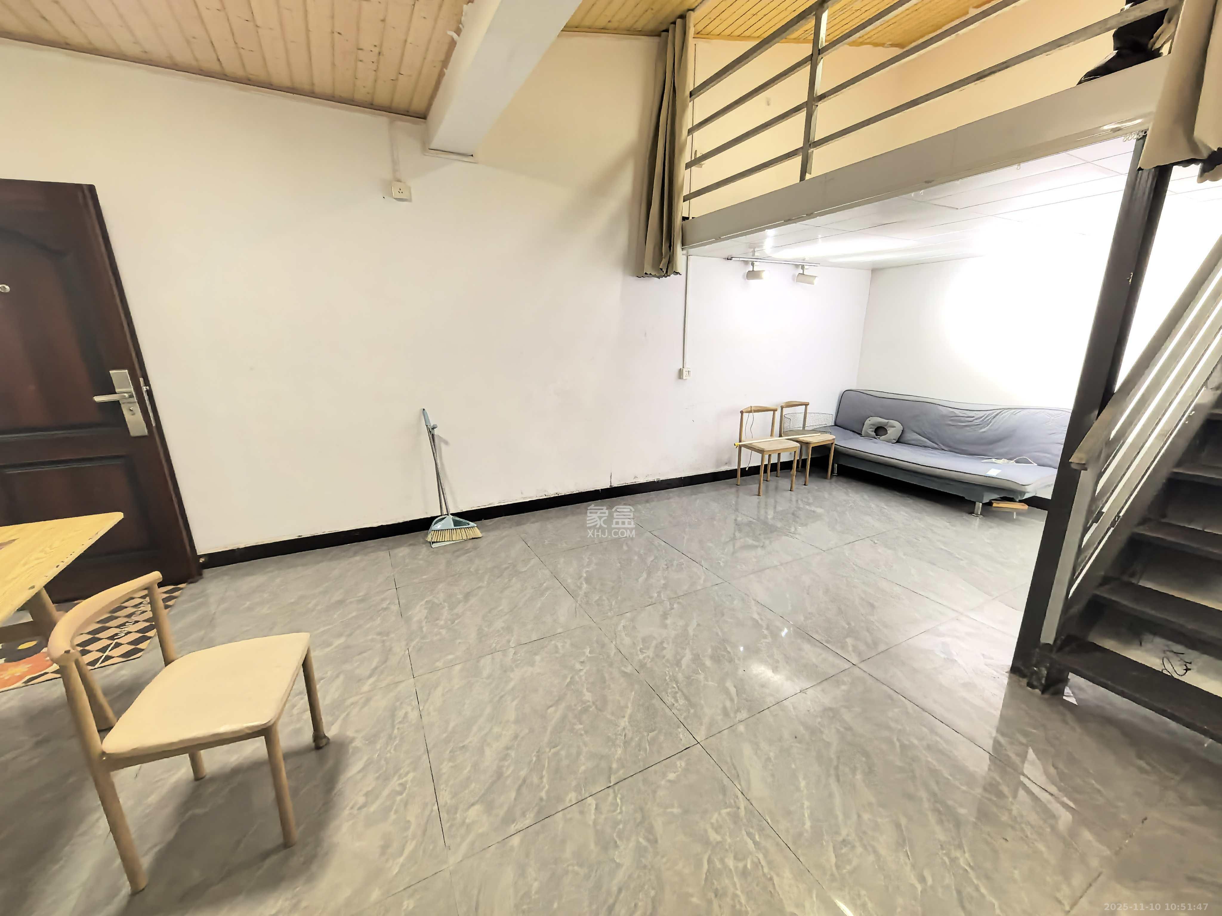 上/下黎家坡散盘  2室1厅1卫    1600.0元/月室内图