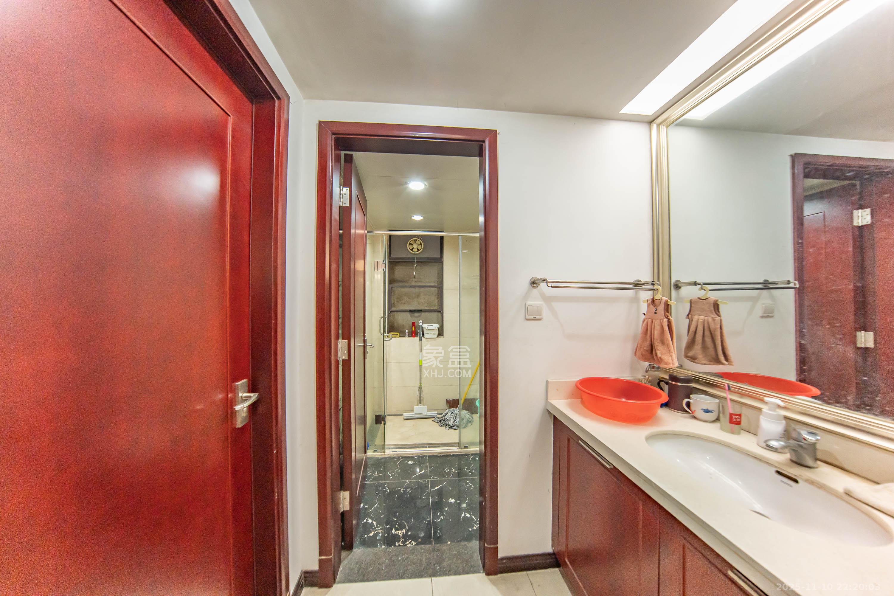 中海国际二期 3室2厅1卫 60.8万 中海国际二期 3室2厅1卫 60.8万卫生间