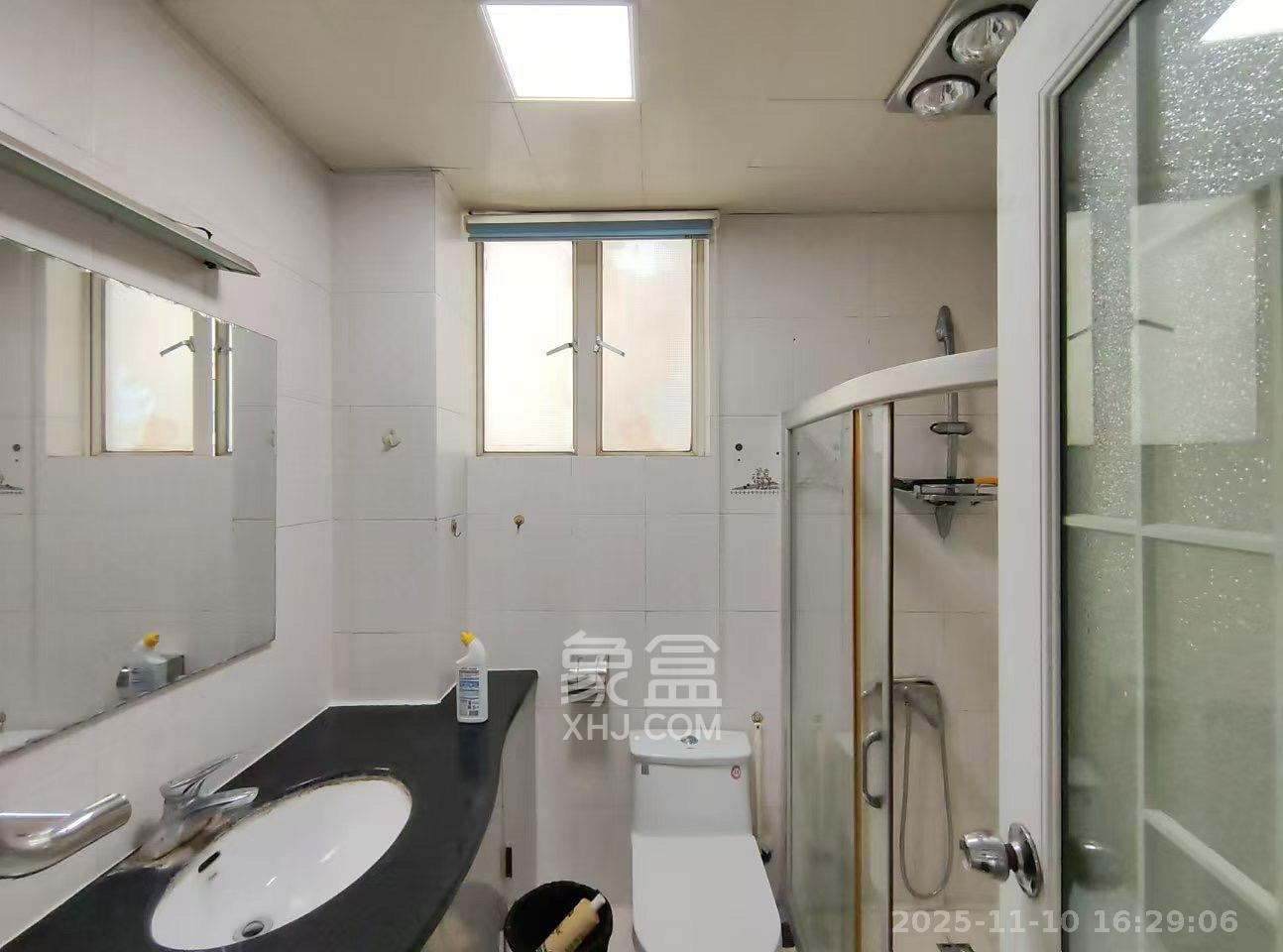 一心花苑 3室2厅2卫 3200.0元/月 一心花苑 3室2厅2卫 3200.0元/月室内图