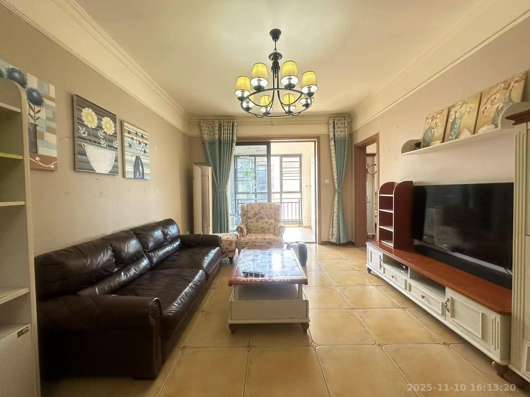 麓谷小镇  3室2厅1卫    2500.0元/月