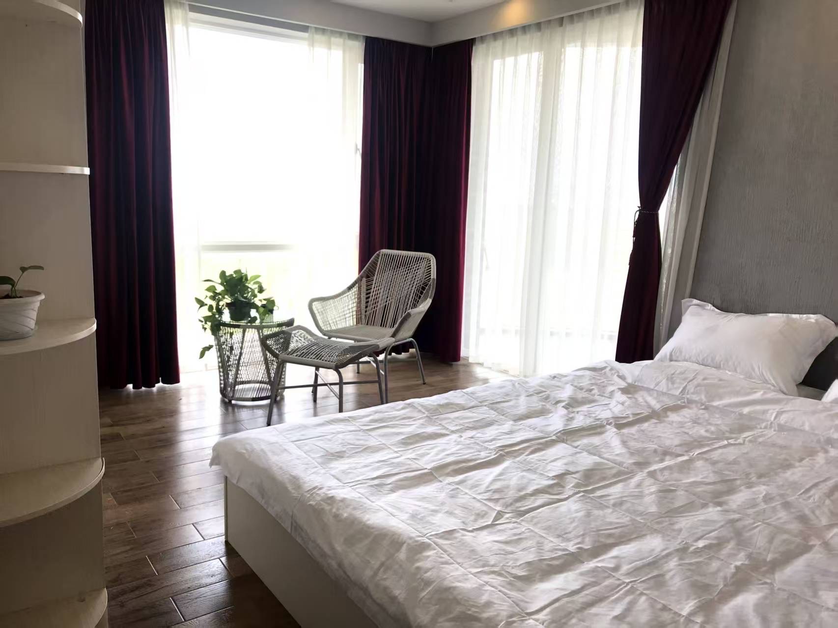 阳光西海岸三期南区(白云公寓（洋房区）  3室2厅2卫    3000.0元/月